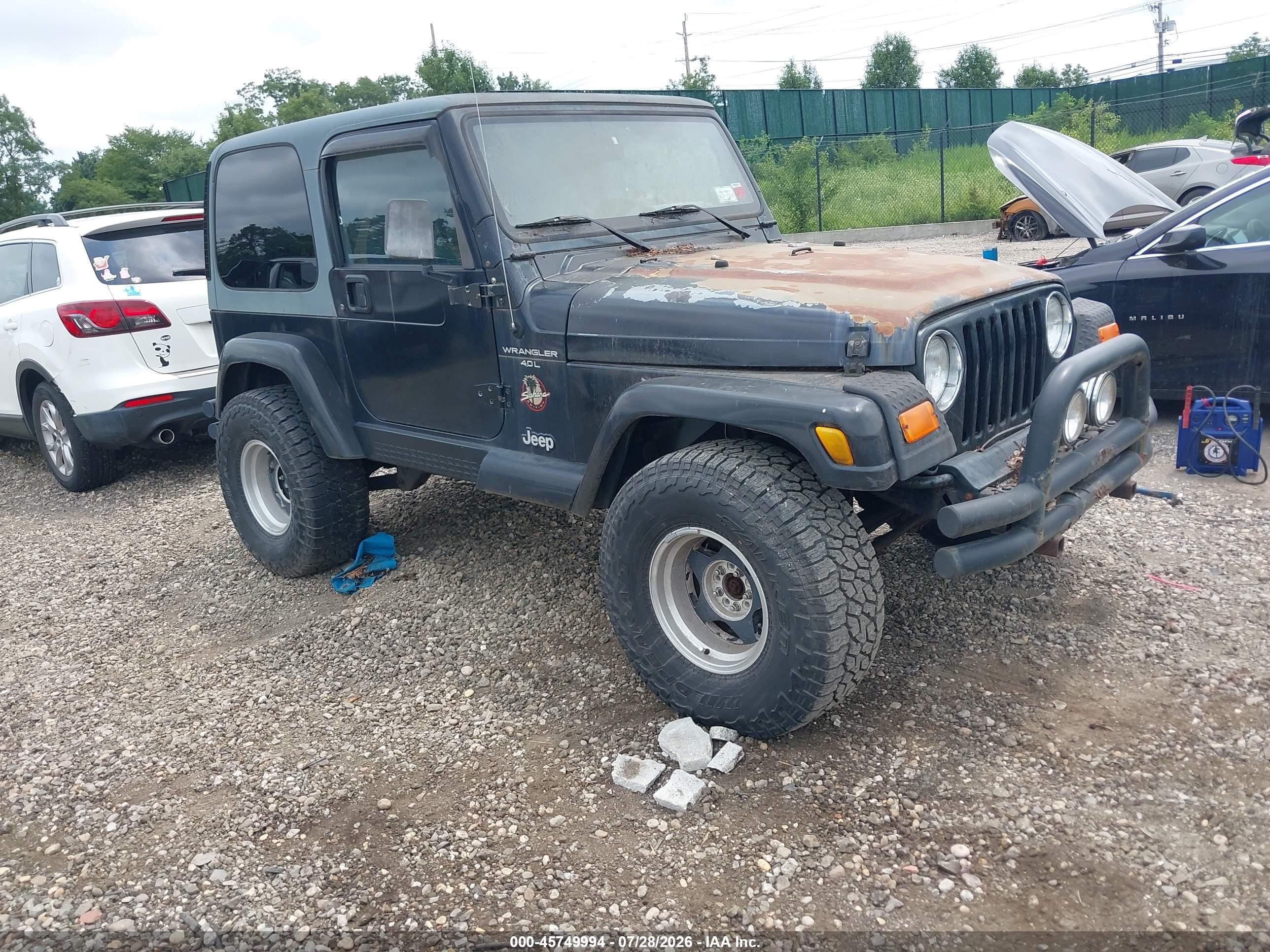 2000 Jeep Wrangler Sahara, VIN 1J4FA59S4YP761040 — Normal wear
