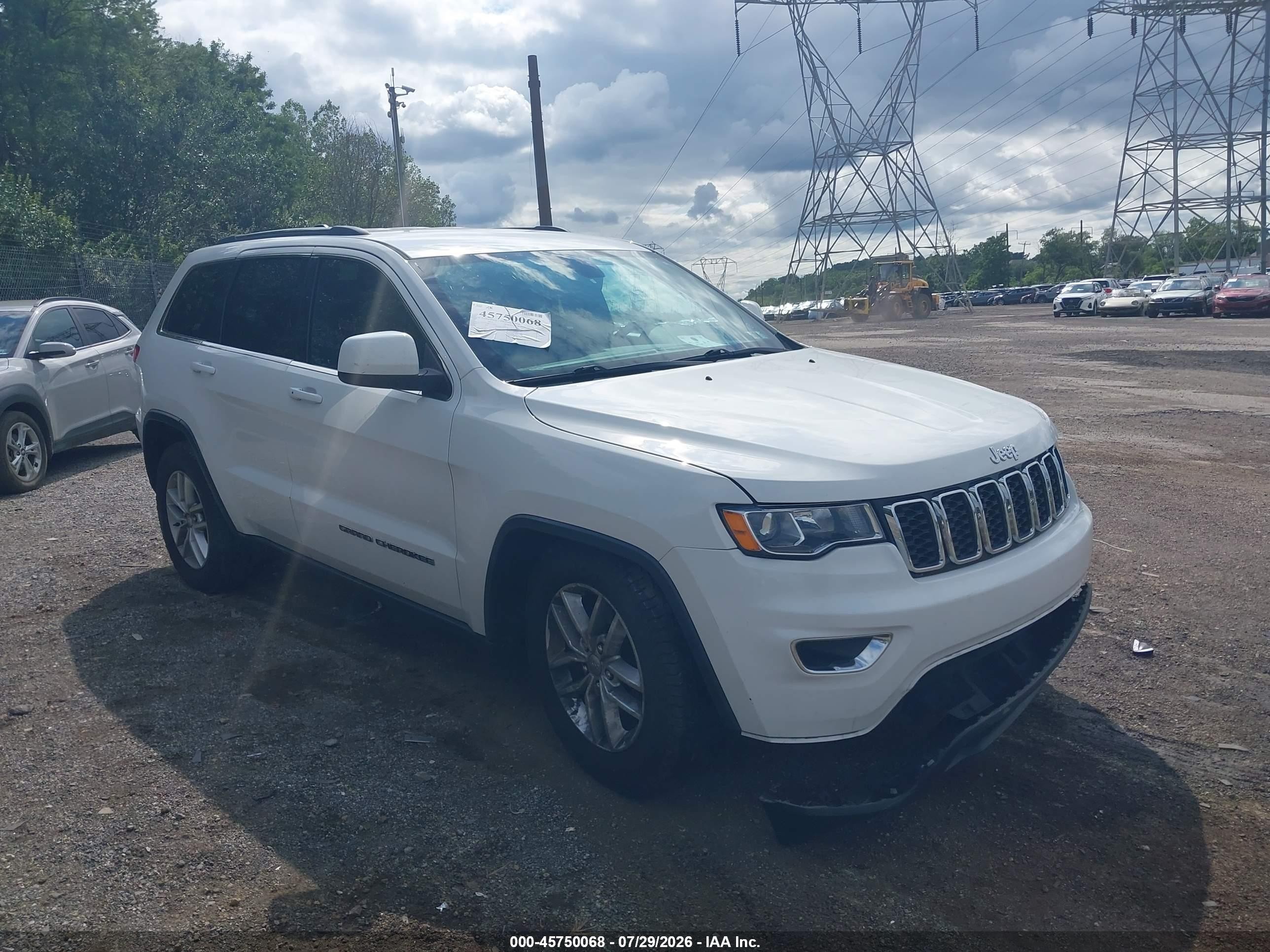 2017 Jeep Grand Cherokee Altitude, VIN 1C4RJFAG8HC771657 — Front end