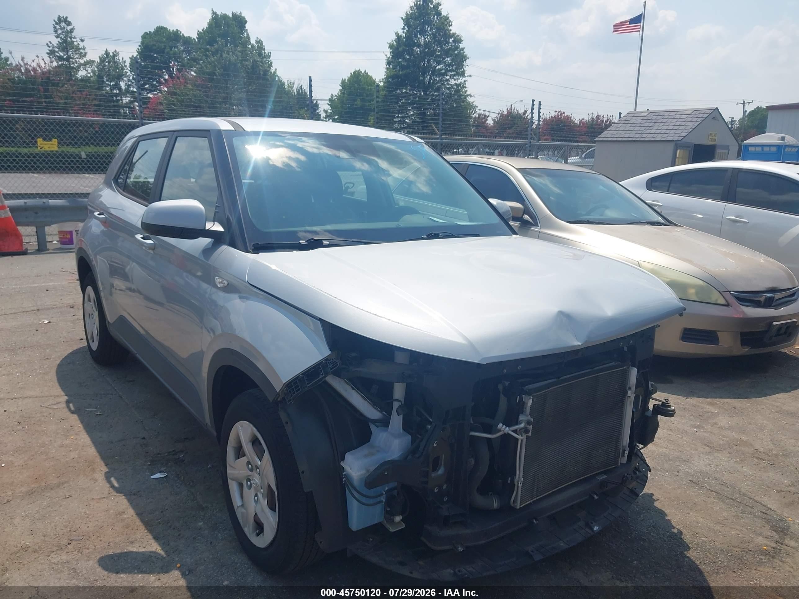 2020 Hyundai Venue SE, VIN KMHRB8A38LU033622 — Front end