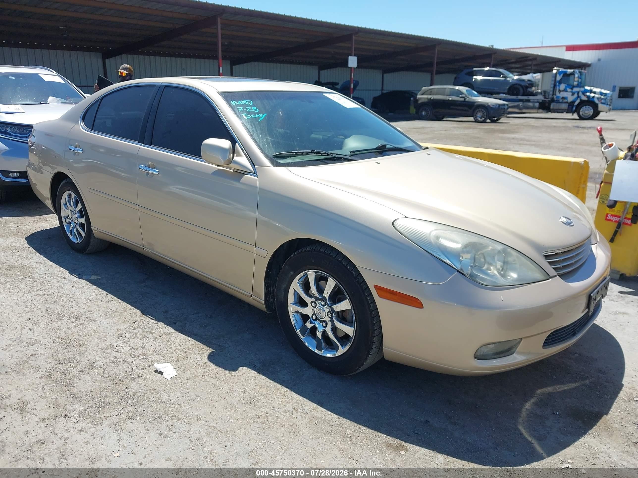 2004 Lexus ES 350, VIN JTHBA30G440008501 — Side