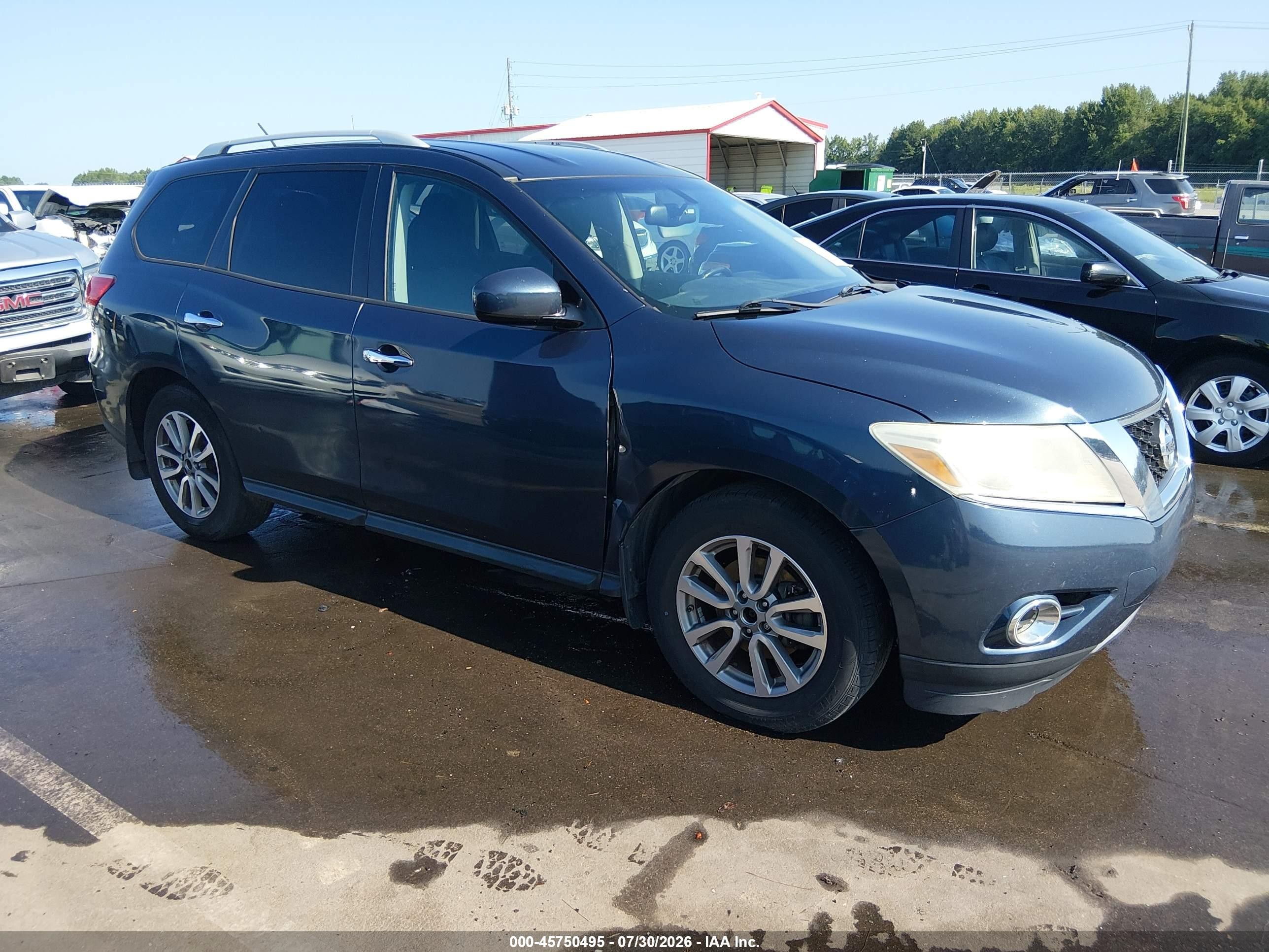 2015 Nissan Pathfinder SV, VIN 5N1AR2MN7FC682714 — Front end