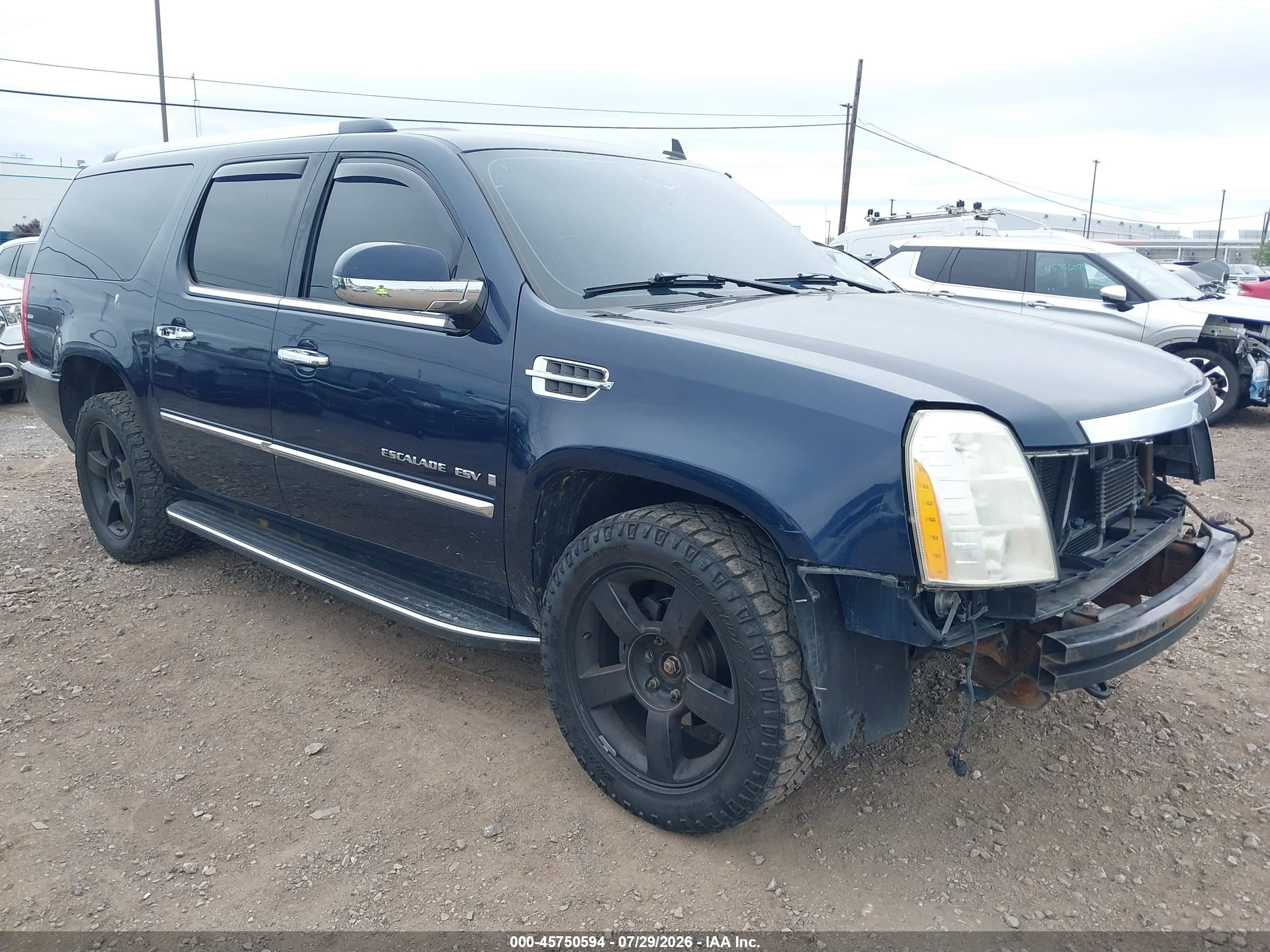 2008 Cadillac Escalade ESV, VIN 1GYFK66888R119775 — Перед