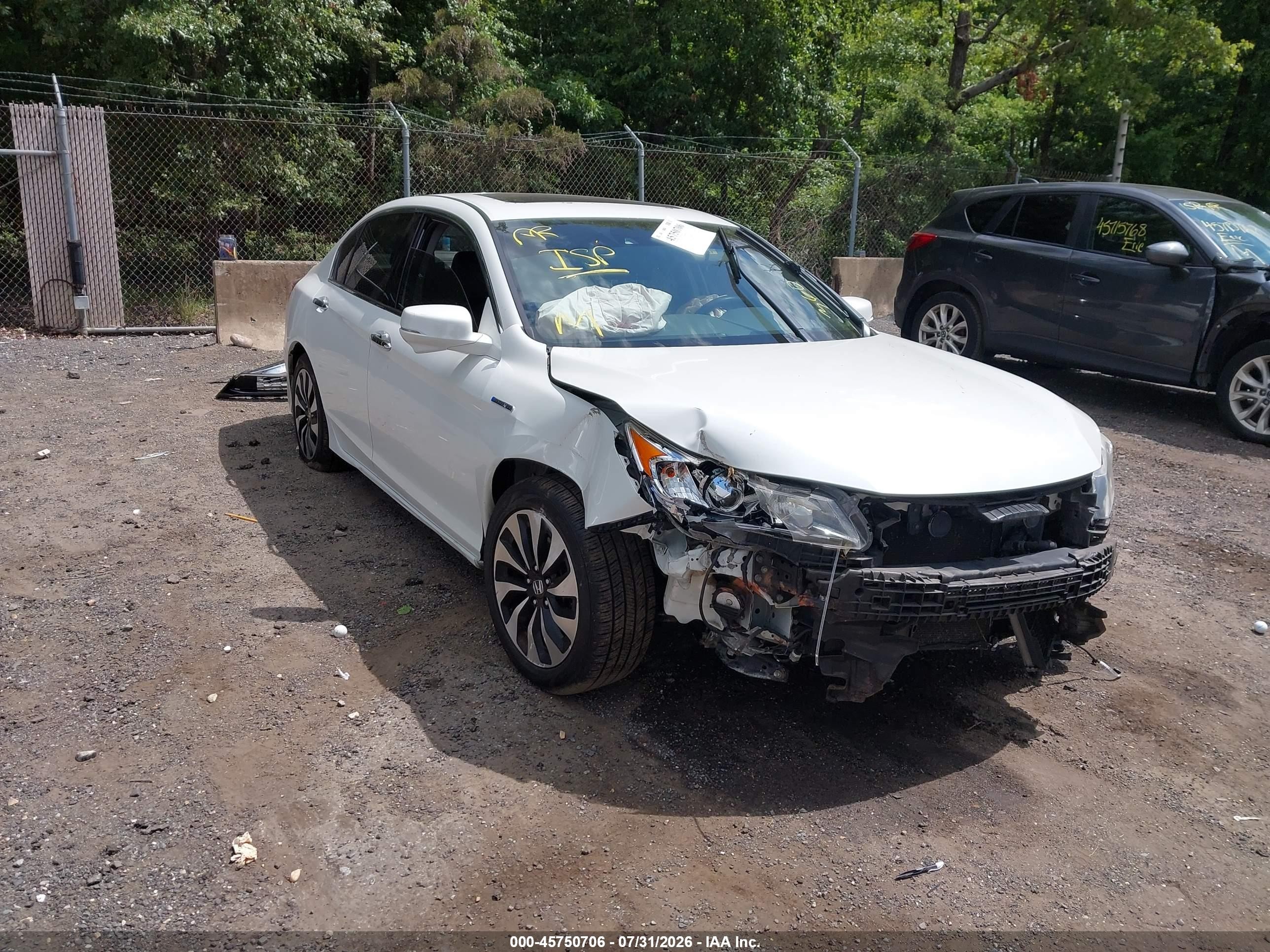 2017 Honda Accord EX-L, VIN JHMCR6F58HC030817 — Front end