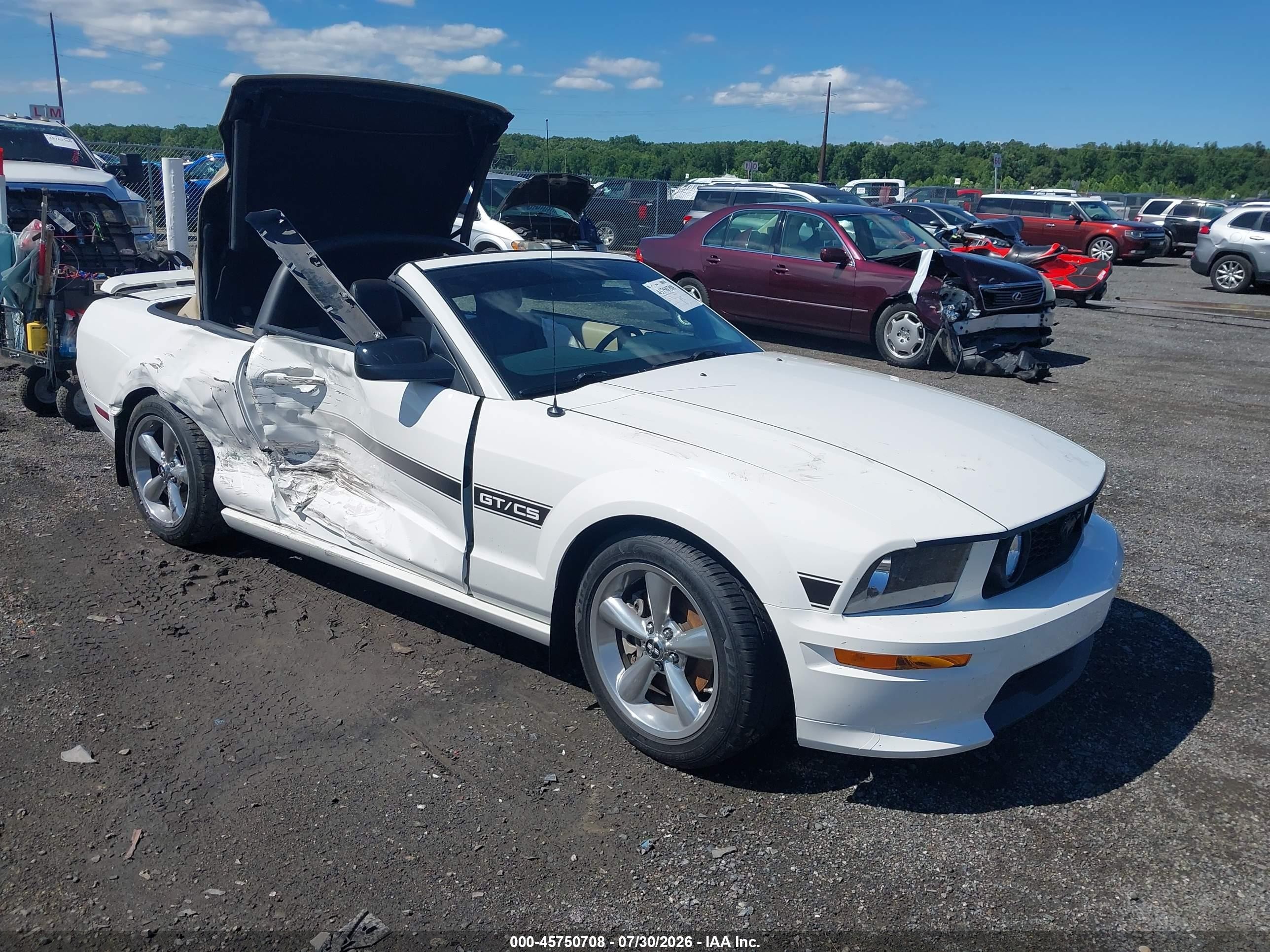 2007 Ford Mustang GT Deluxe, VIN 1ZVHT85H275334340 — Side