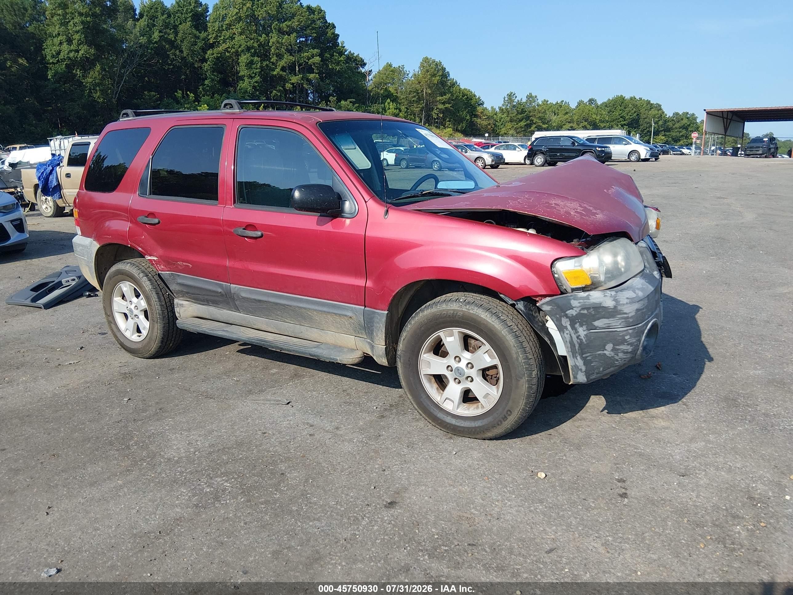 2005 Ford Escape XLT, VIN 1FMYU93155DA07571 — Front end
