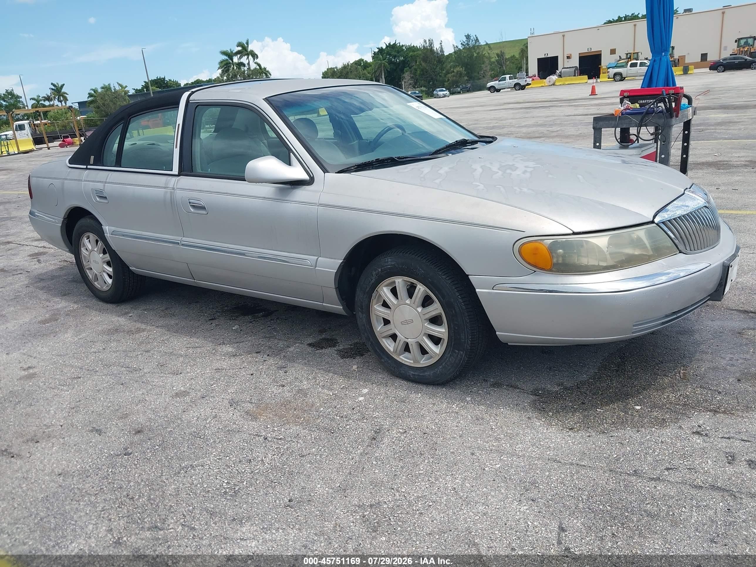 2001 Lincoln Continental, VIN 1LNHM97V91Y649260 — Normal wear