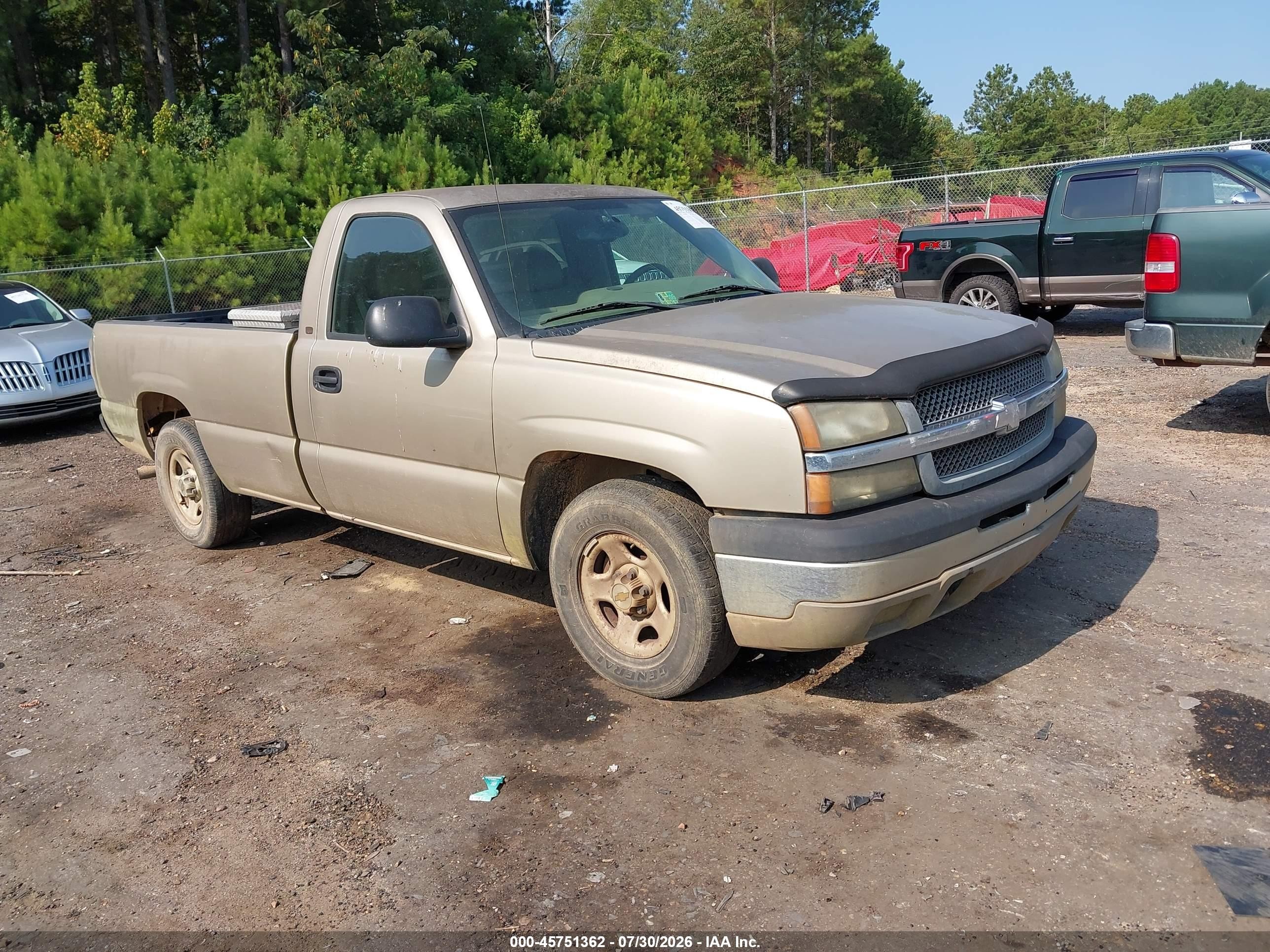 2004 Chevrolet Silverado 1500 Work Truck, VIN 1GCEC14V14E117345 — Бок