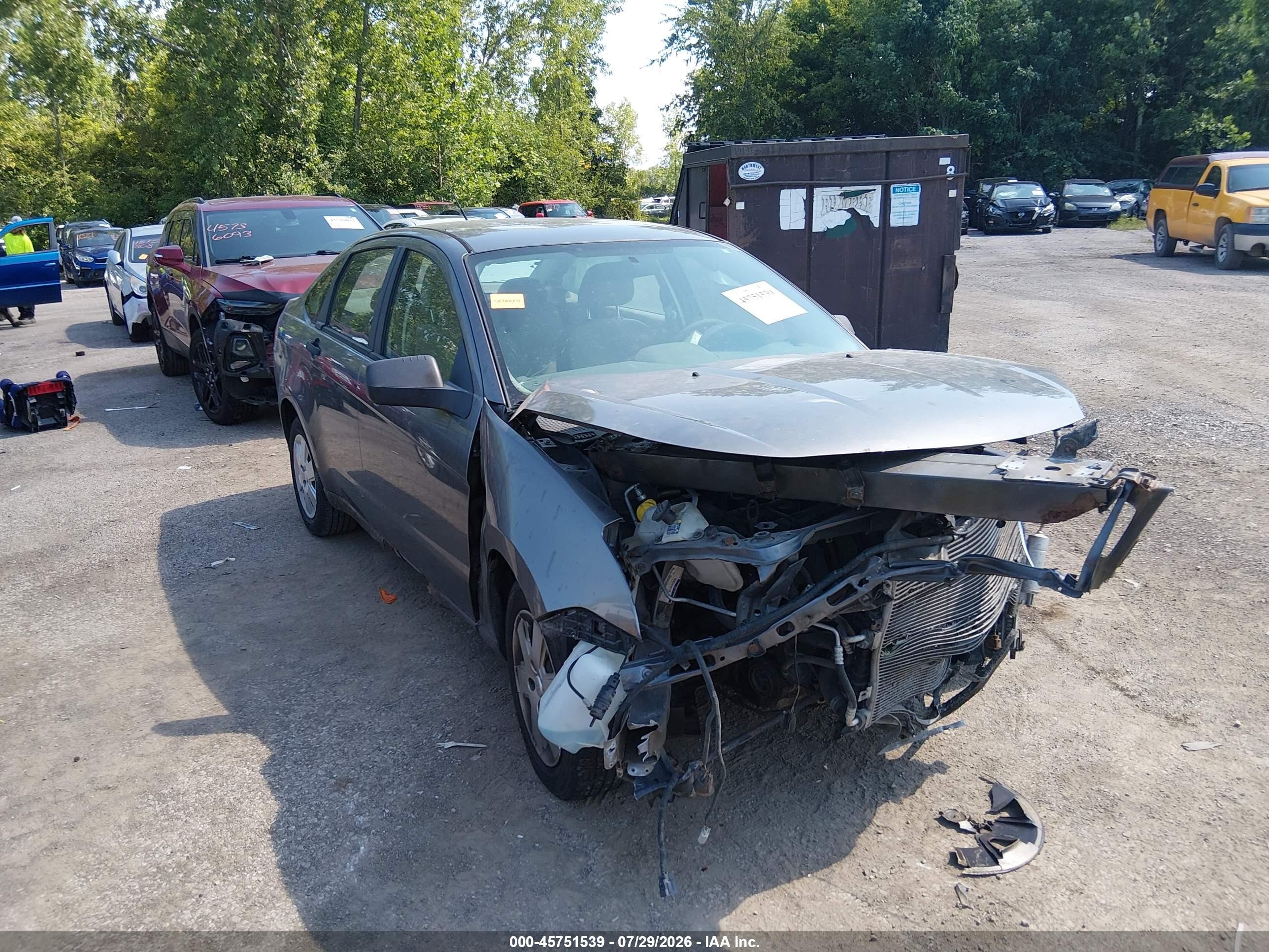 2011 Ford Focus S, VIN 1FAHP3EN0BW188979 — Front end