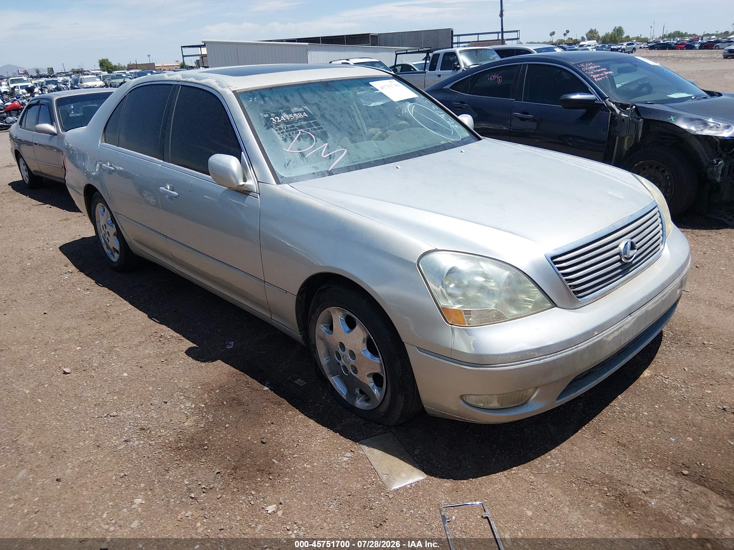 2002 Lexus LS 430, VIN JTHBN30F320091248 — Front end