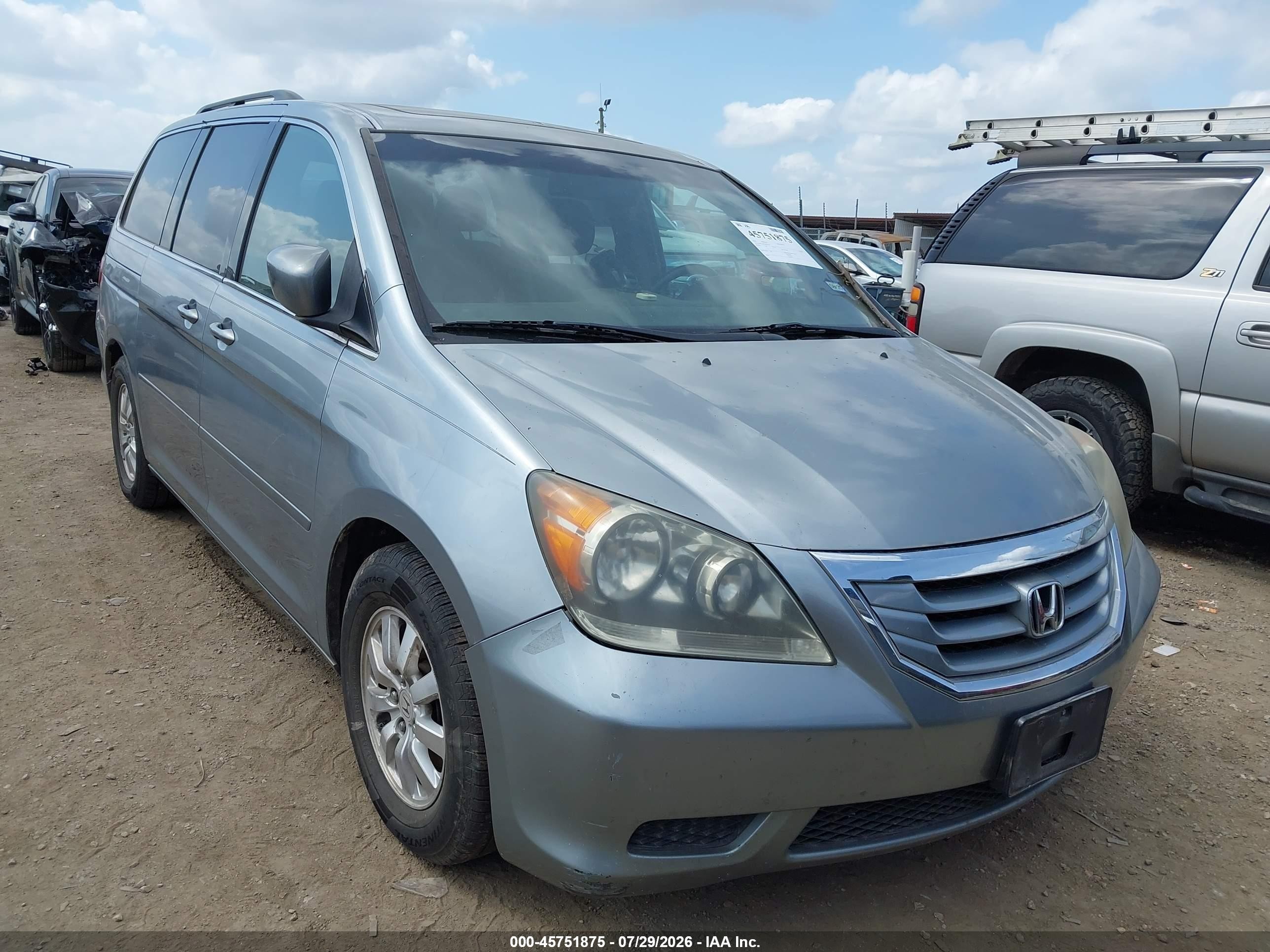 2010 Honda Odyssey EX-L, VIN 5FNRL3H65AB032597 — Front end