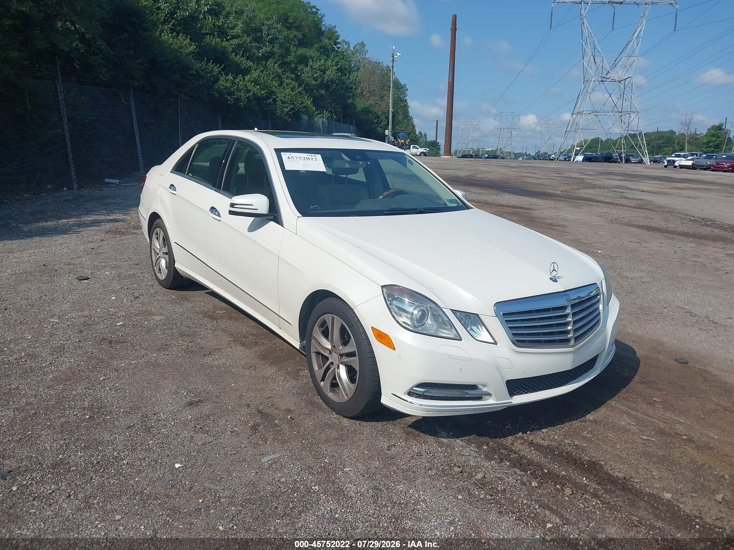 2011 Mercedes-Benz E 350 Luxury, VIN WDDHF8HBXBA433964 — Normal wear