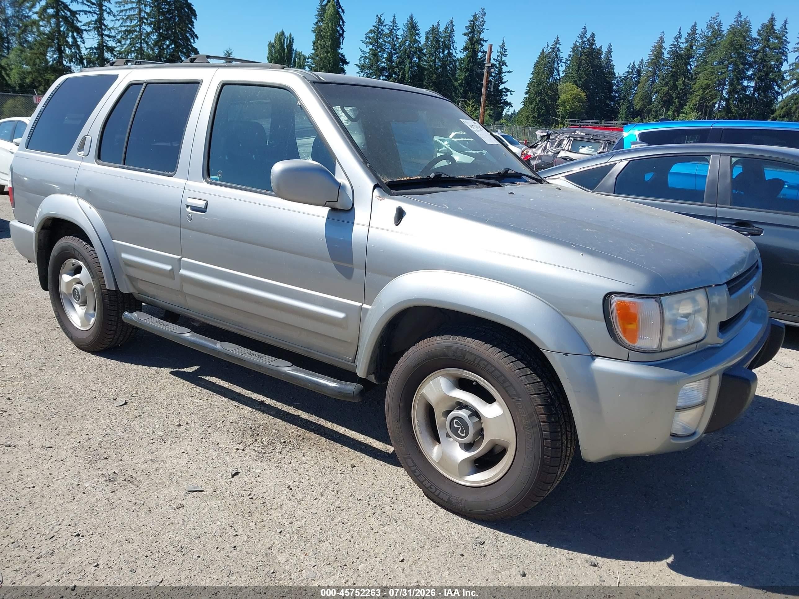2000 Infiniti QX4, VIN JNRAR07Y1YW082724 — Rear end