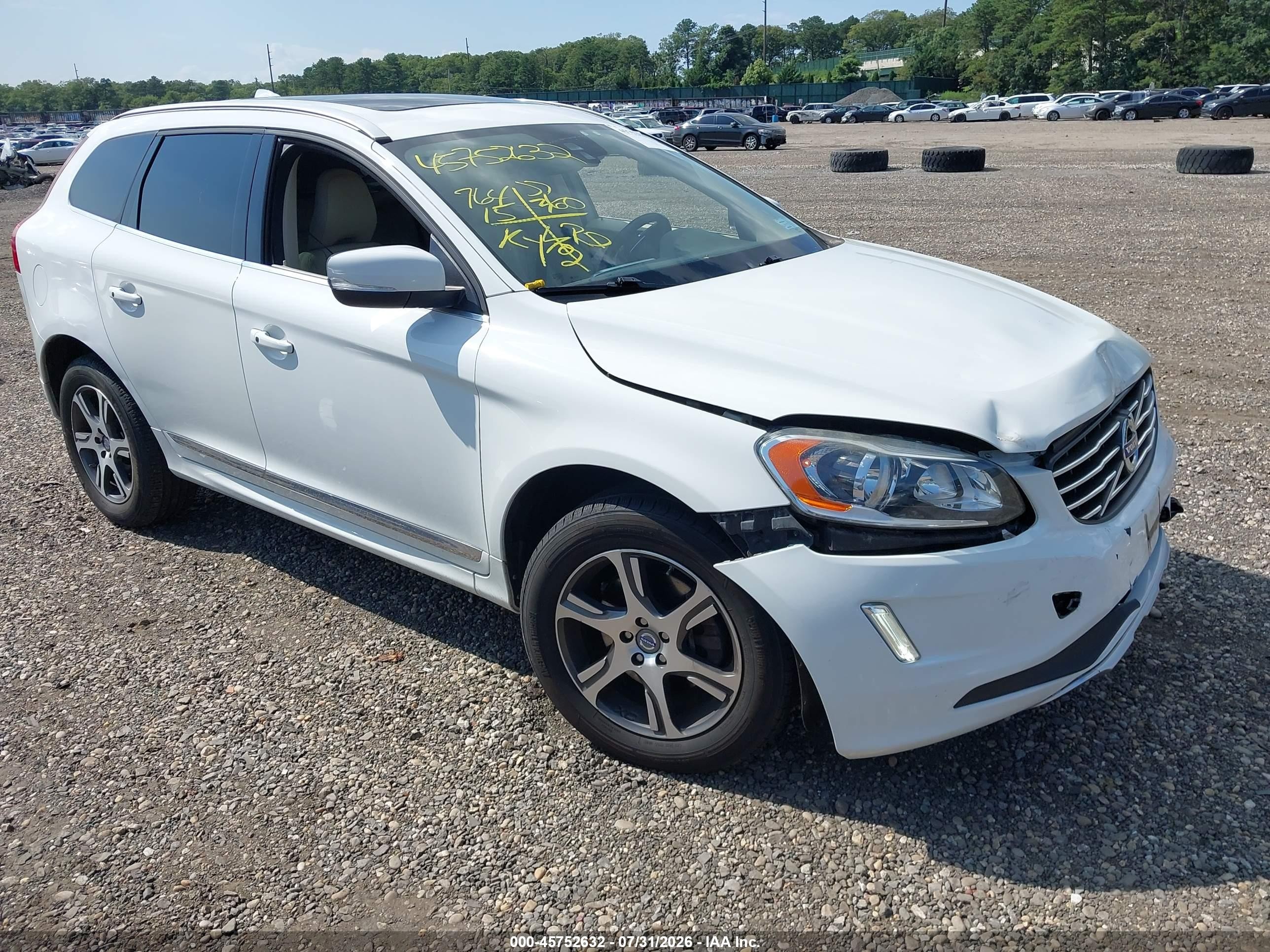 2014 Volvo XC60 R-Design Premier Plus, VIN YV4902DZ8E2535291 — Front end