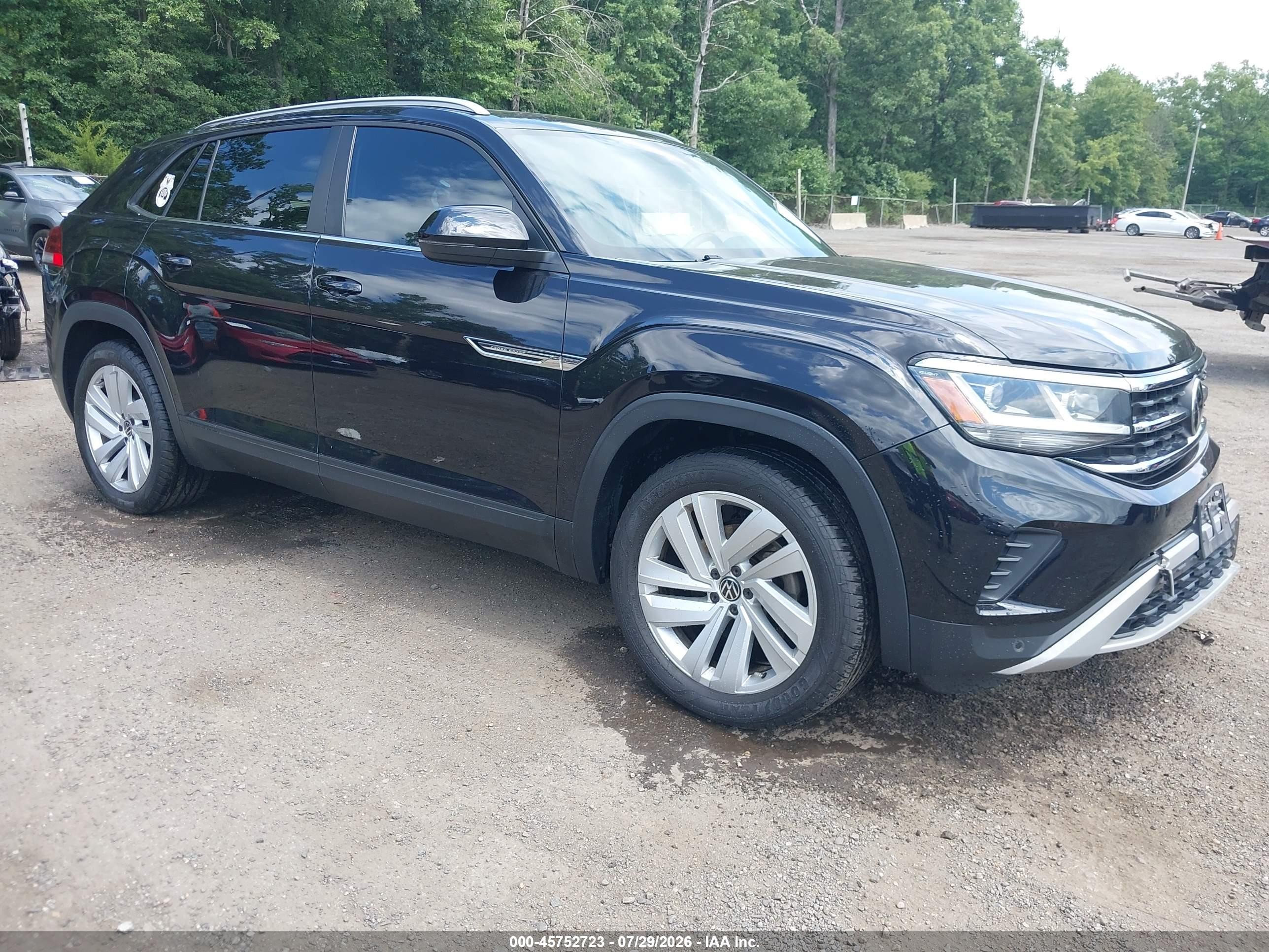 2020 Volkswagen Atlas SE, VIN 1V26E2CA9LC229970 — Front end