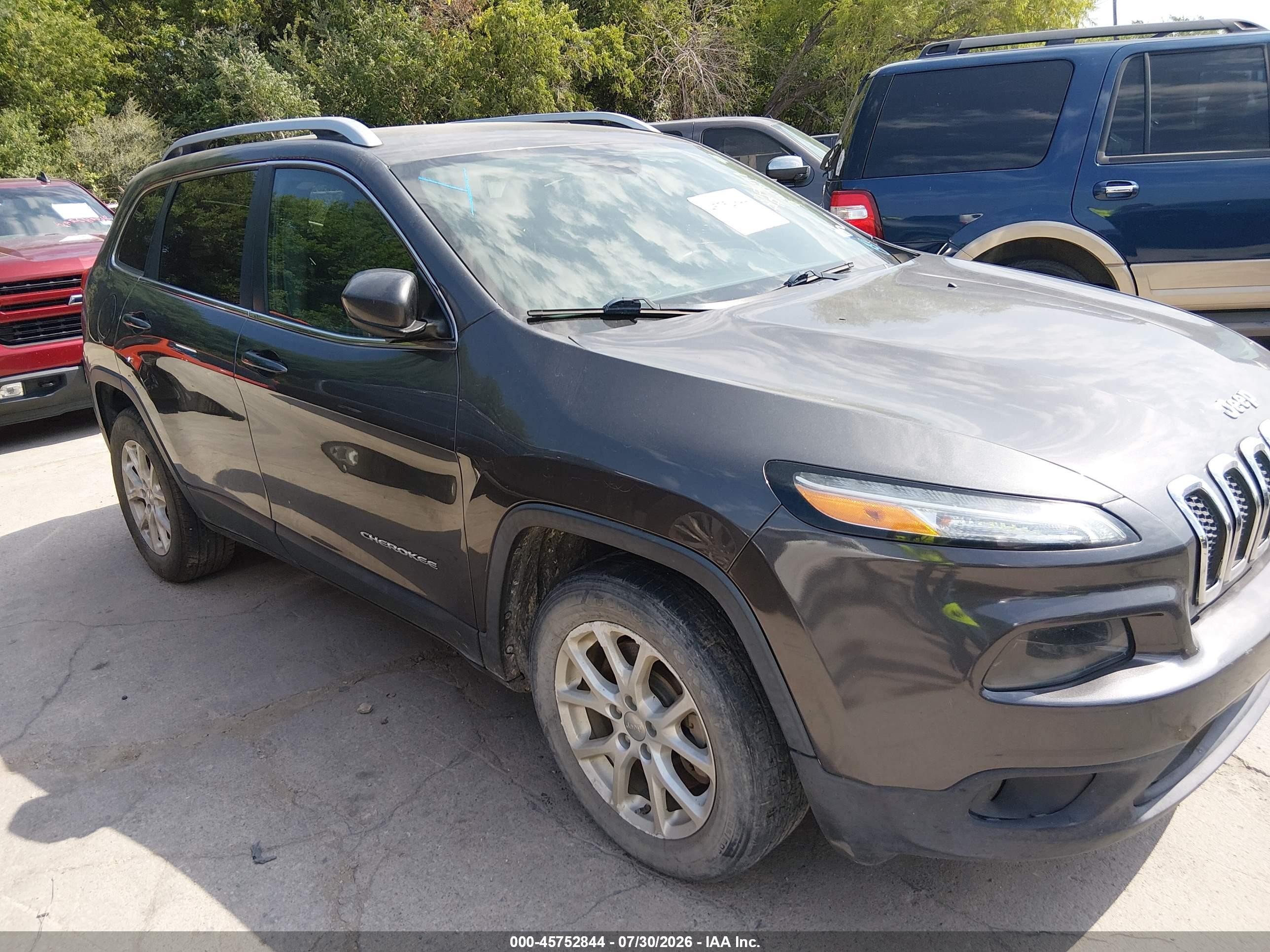 2016 Jeep Cherokee Latitude, VIN 1C4PJLCB1GW297877 — Normal wear
