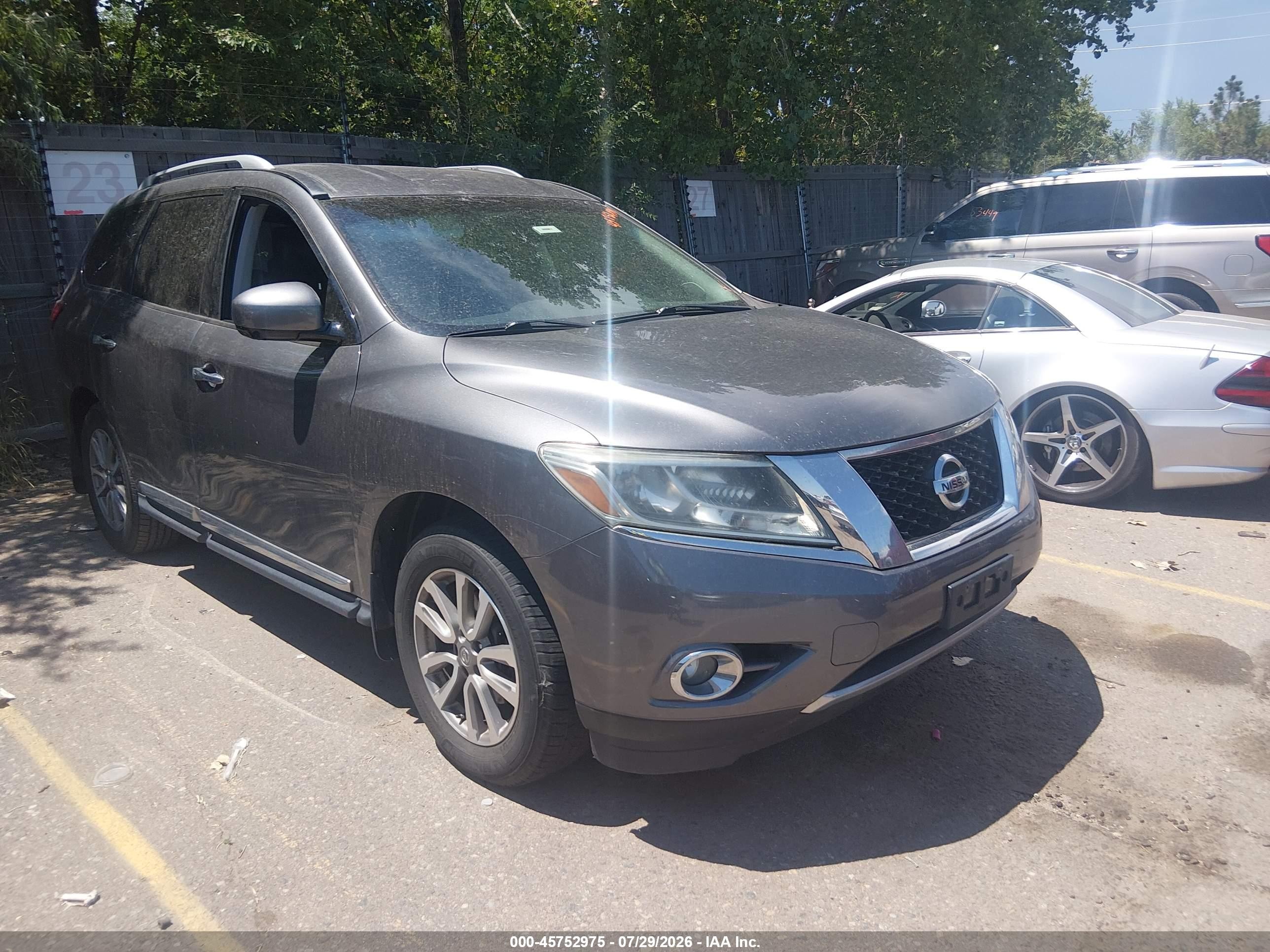2015 Nissan Pathfinder S, VIN 5N1AR2MM0FC617615 — Normal wear