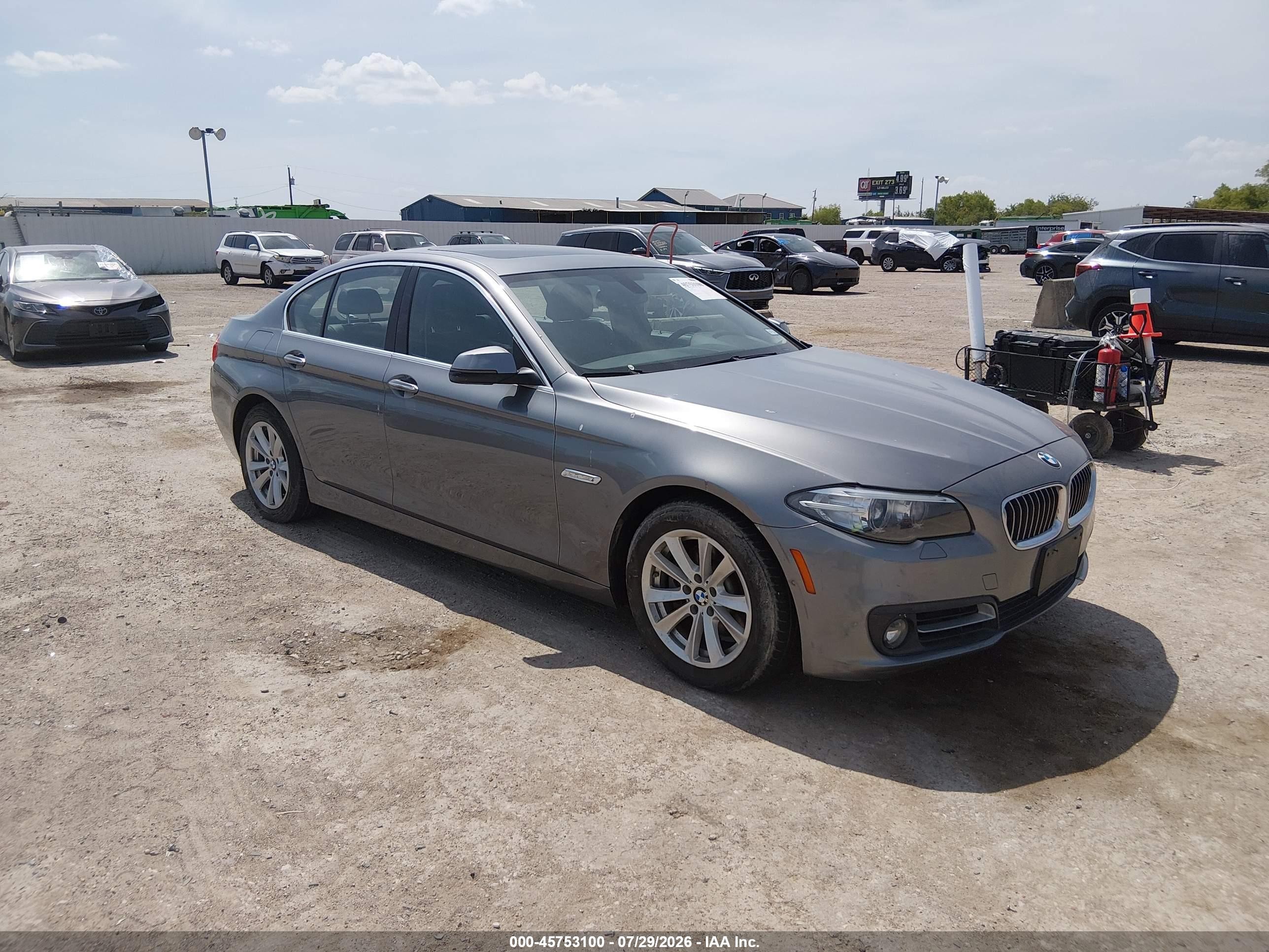 2016 BMW 5 Series 528i, VIN WBA5A5C50GG349567 — Normal wear