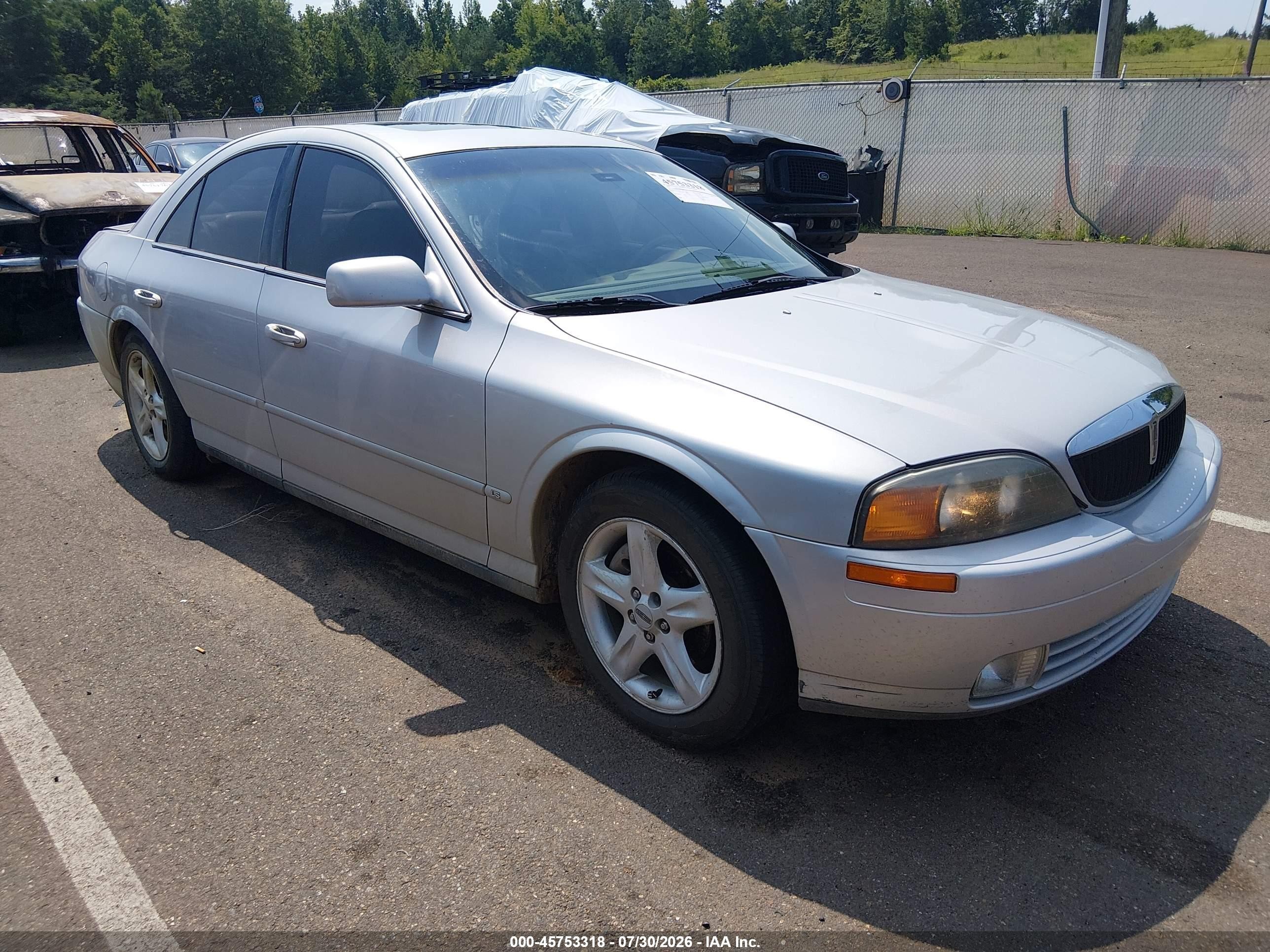 2000 Lincoln LS, VIN 1LNHM86S5YY917913 — Rear end