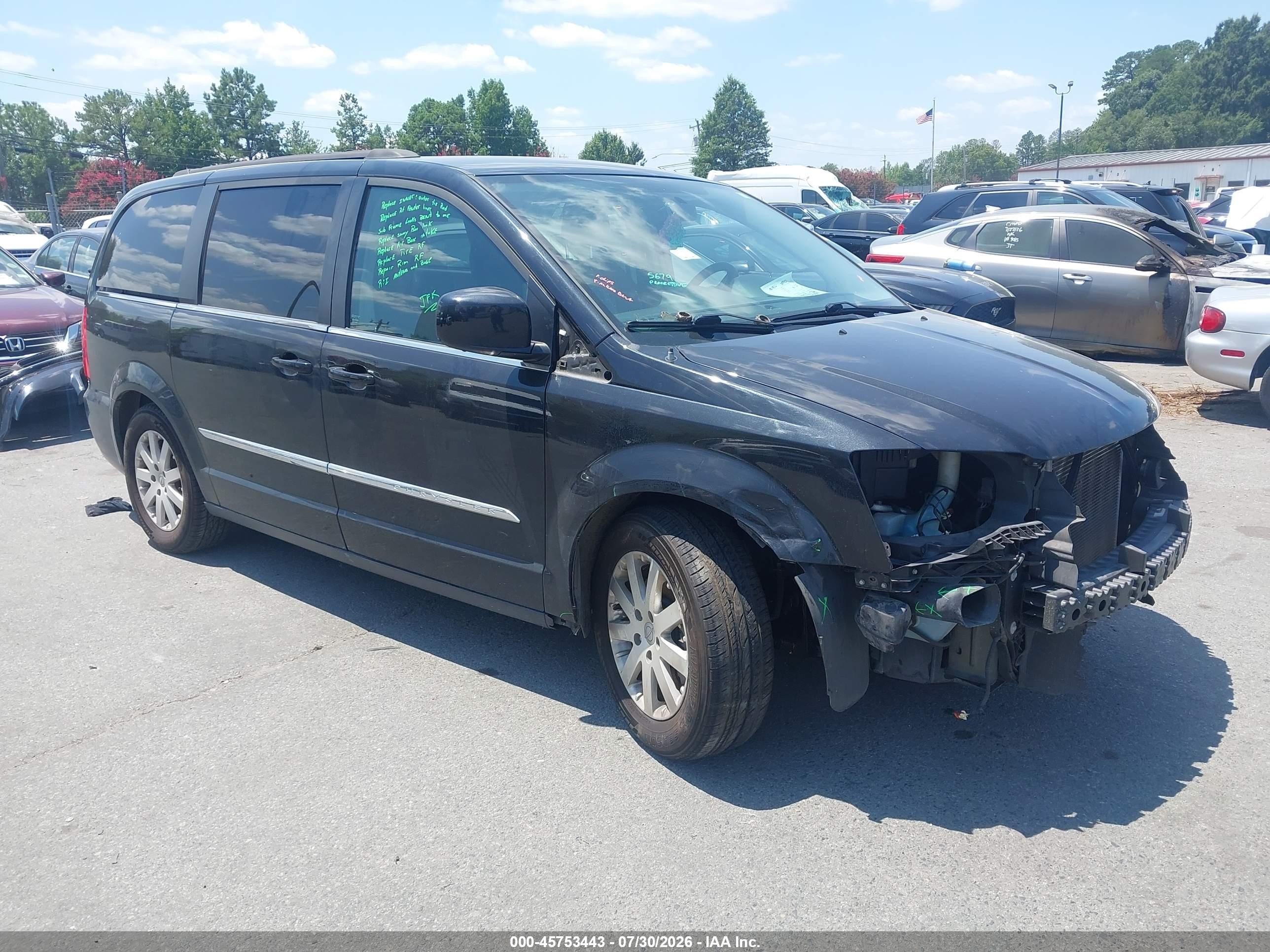 2016 Chrysler Town & Country Touring, VIN 2C4RC1BG8GR147875 — Front end