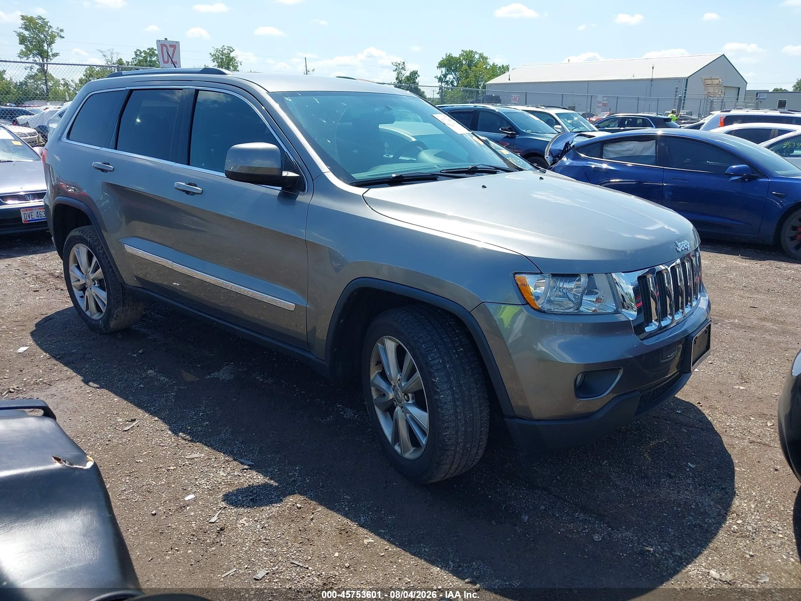 2013 Jeep Grand Cherokee Laredo, VIN 1C4RJFAG5DC568509 — Front end