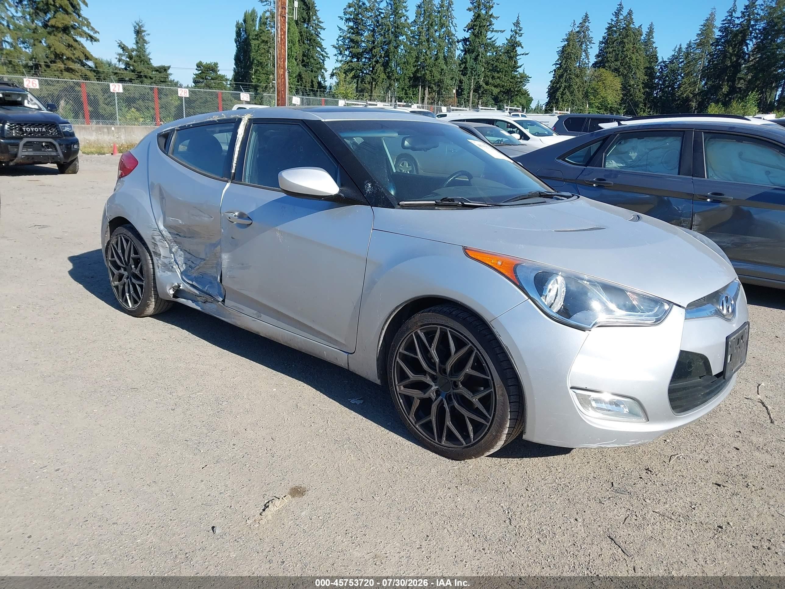 2012 Hyundai Veloster w/Black Int, VIN KMHTC6AD4CU077133 — Бок