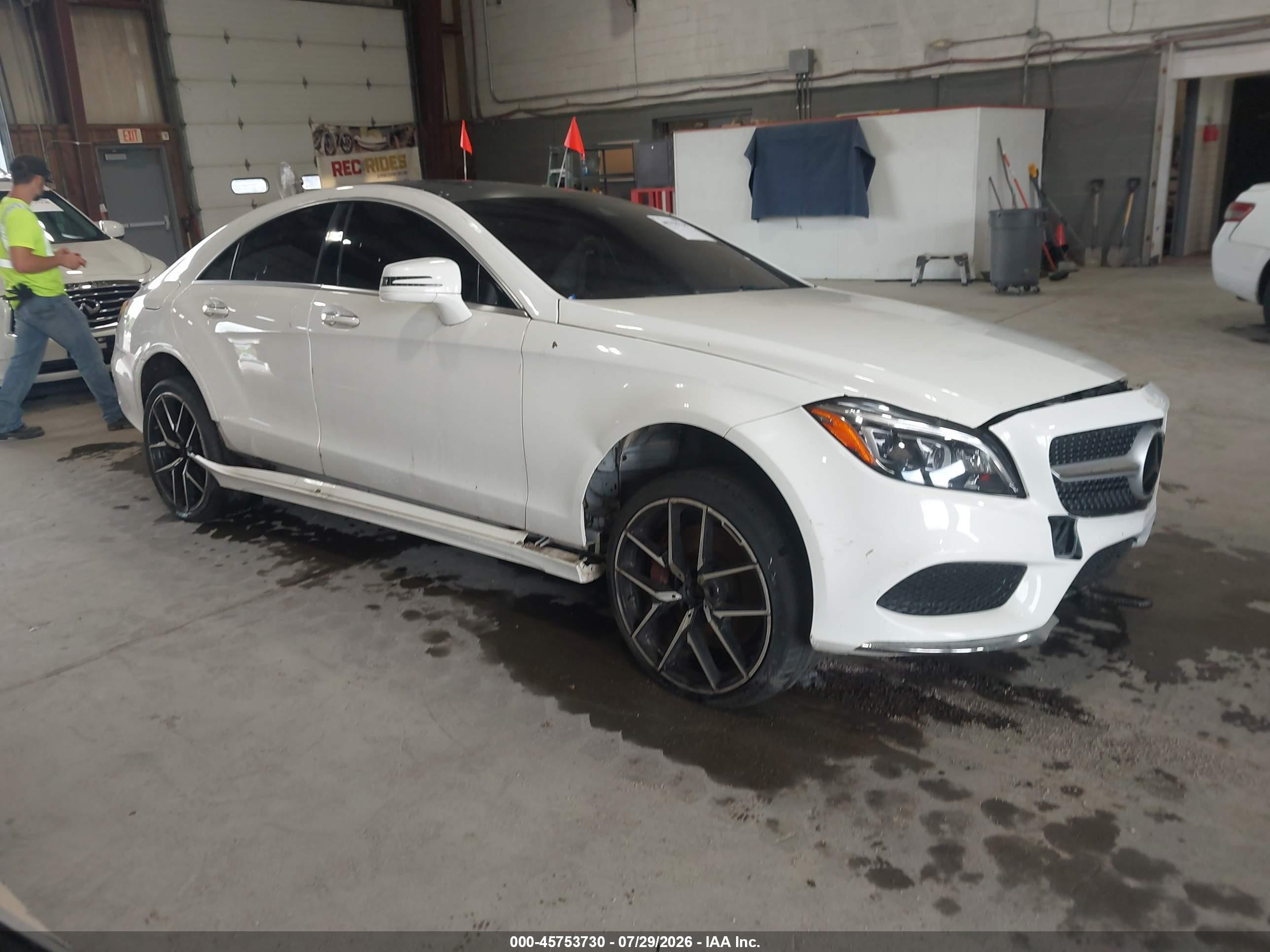 2015 Mercedes-Benz CLS 550, VIN WDDLJ7DB8FA151367 — Side