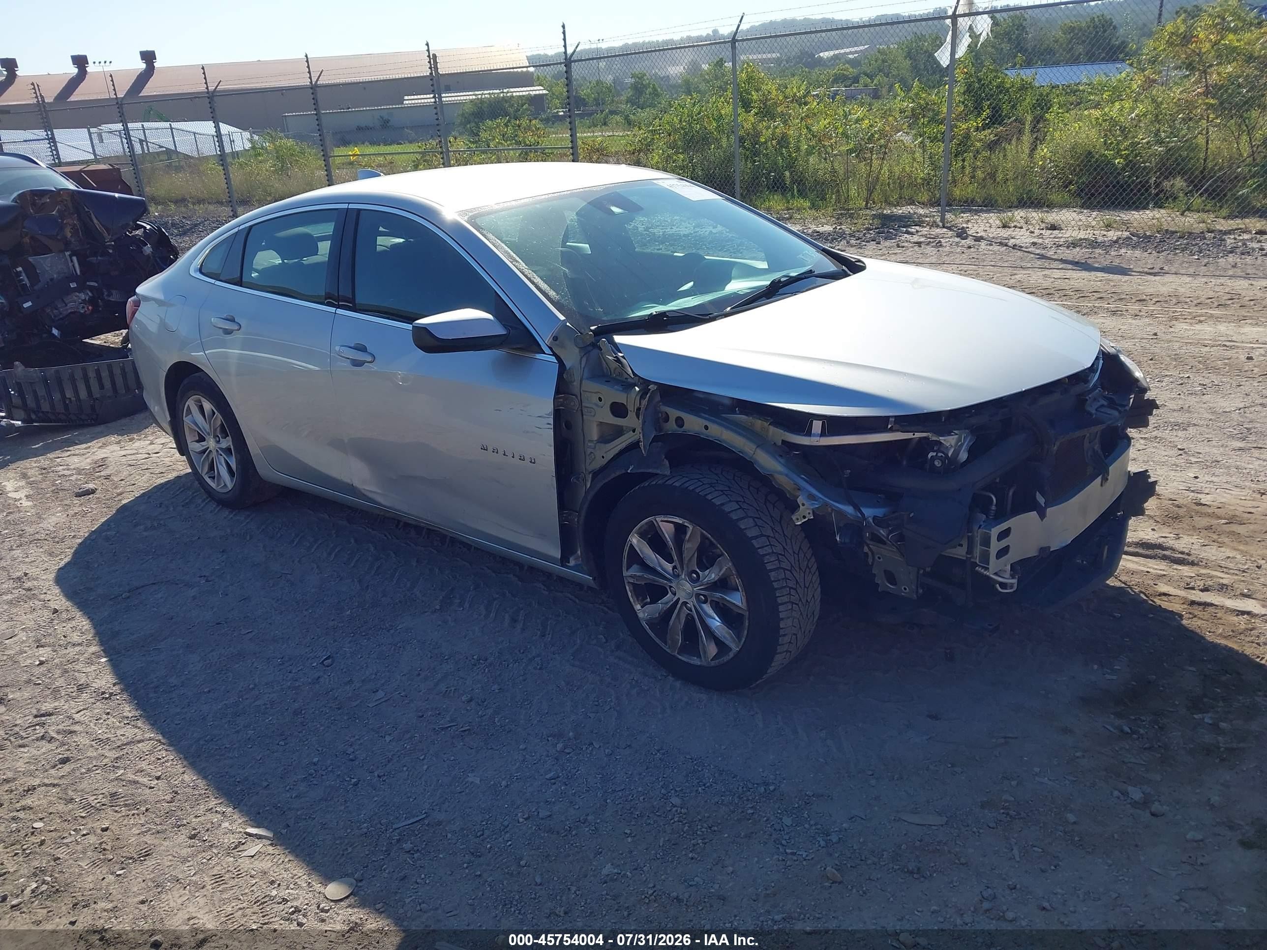 2019 Chevrolet Malibu LT, VIN 1G1ZD5ST7KF132052 — Front end
