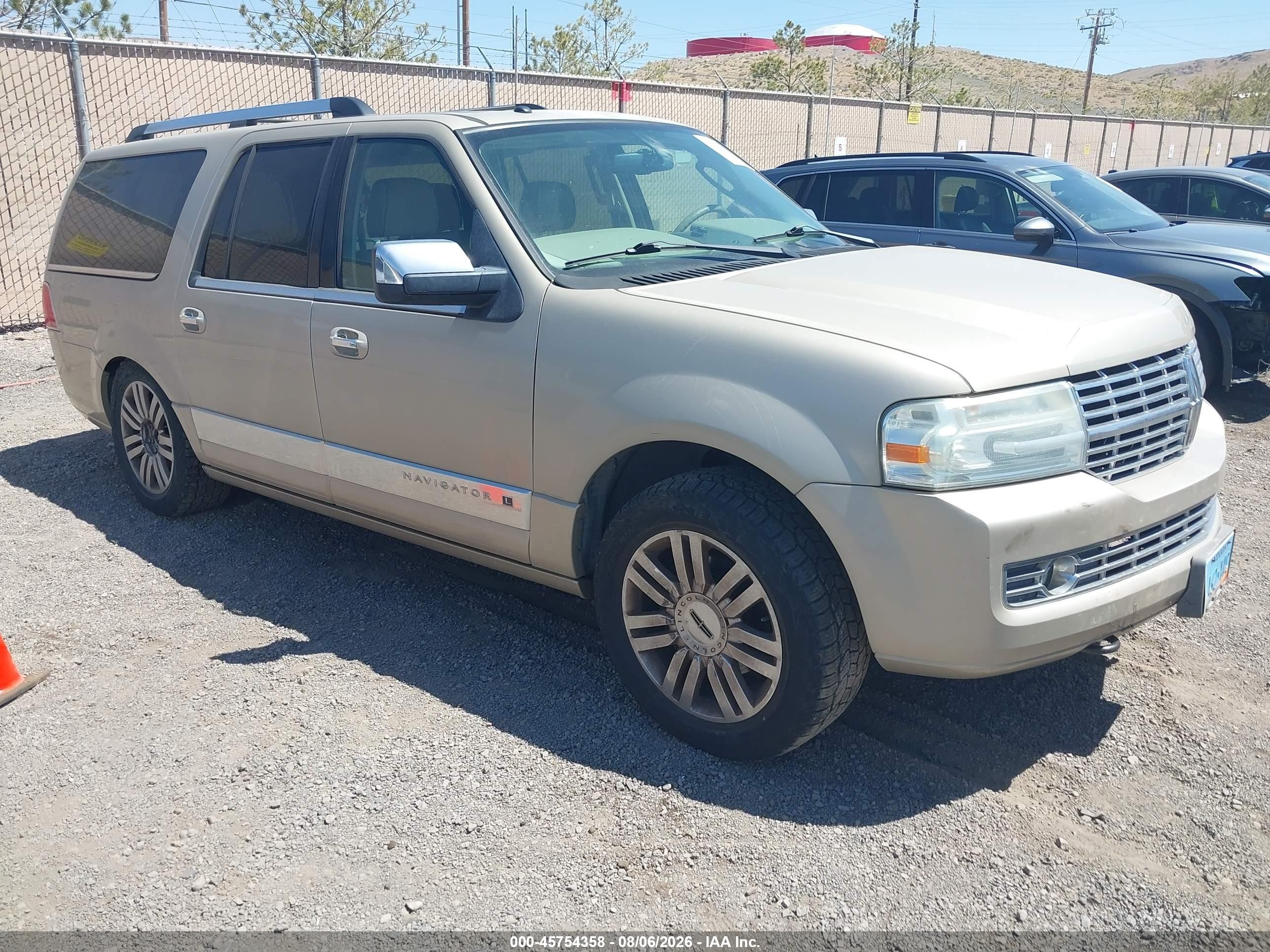 2007 Lincoln Navigator, VIN 5LMFL28577LJ10624 — Normal wear
