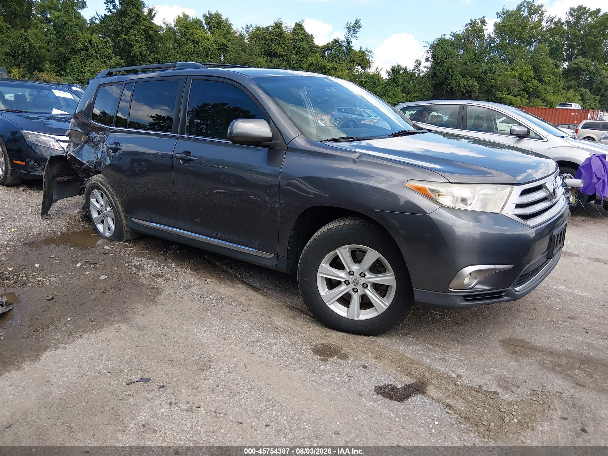 2013 Toyota Highlander Plus, VIN 5TDBK3EH6DS262269 — Side
