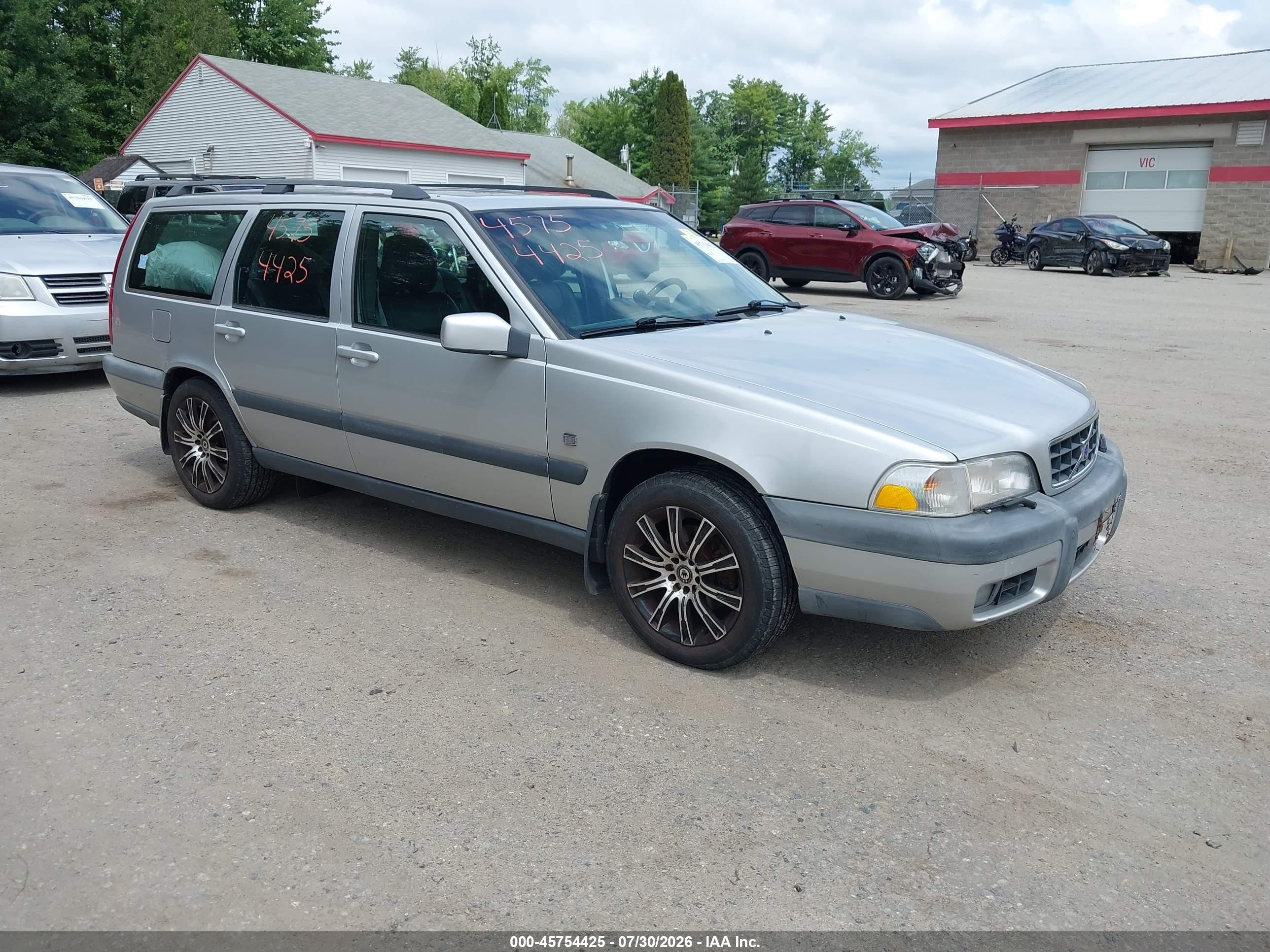 2000 Volvo V70, VIN YV1LZ56D9Y2733247 — Normal wear