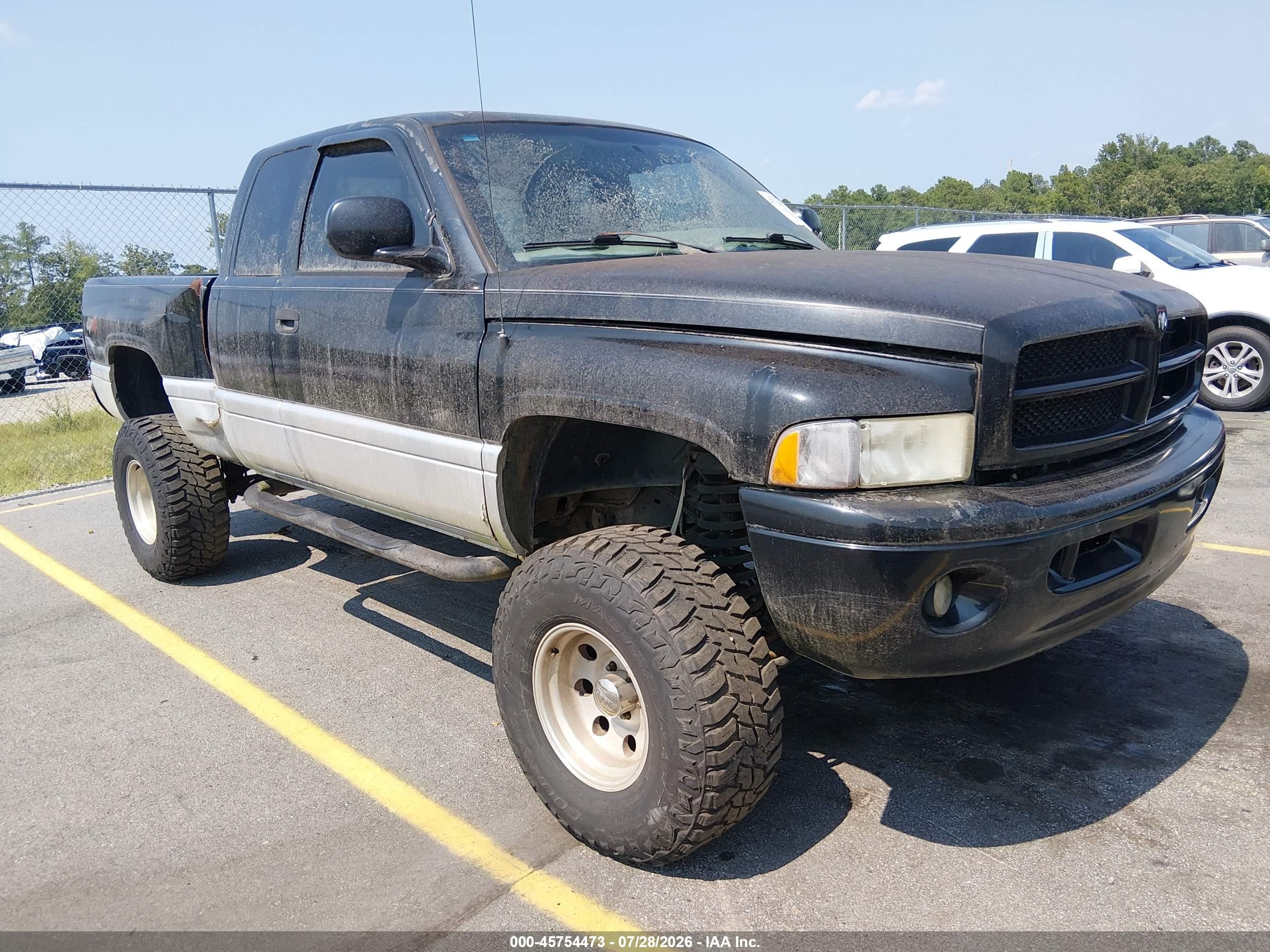 2001 Dodge 1500, VIN 3B7HF13Z71M297252 — Side