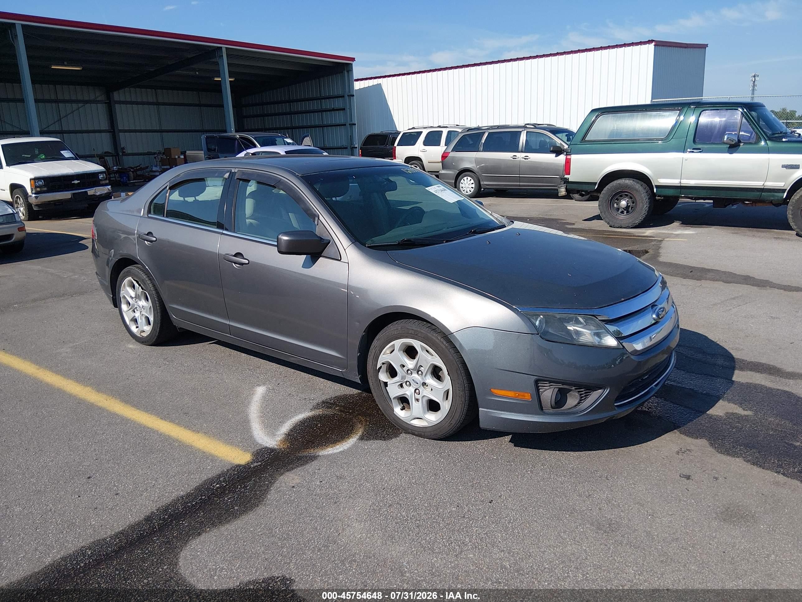 2011 Ford Fusion SE, VIN 3FAHP0HA7BR167055 — Normal wear