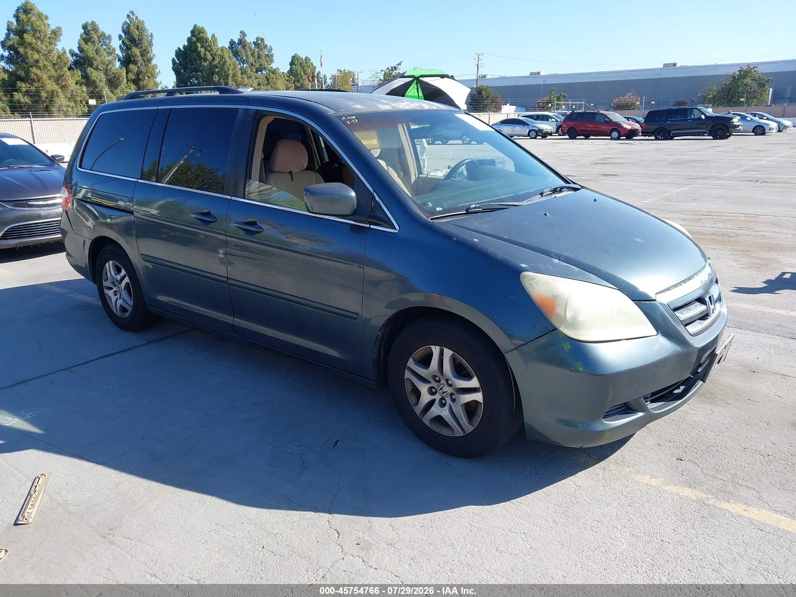 2005 Honda Odyssey EX, VIN 5FNRL38415B400388 — Normal wear