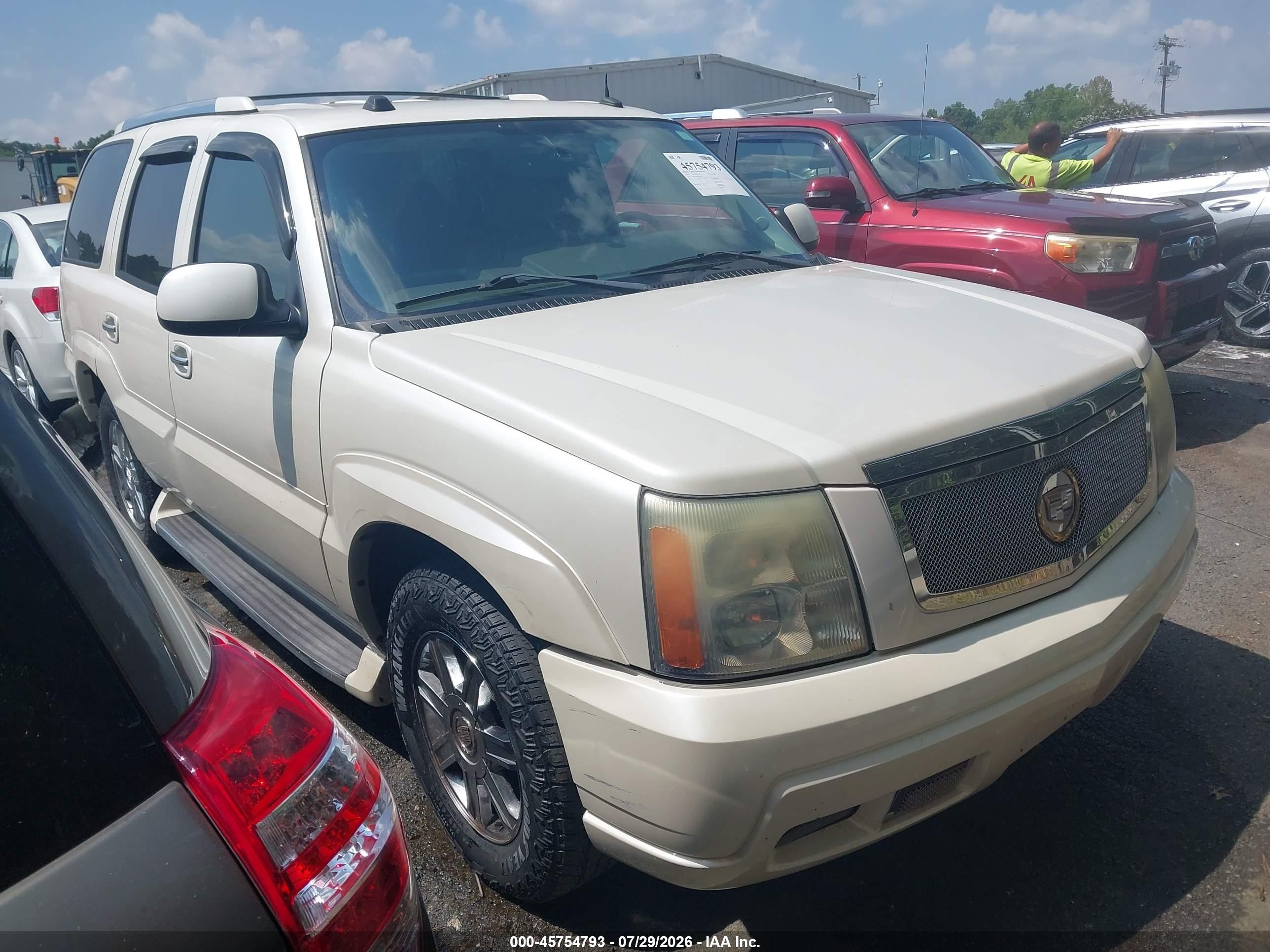 2004 Cadillac Escalade, VIN 1GYEC63T74R155548 — Бок