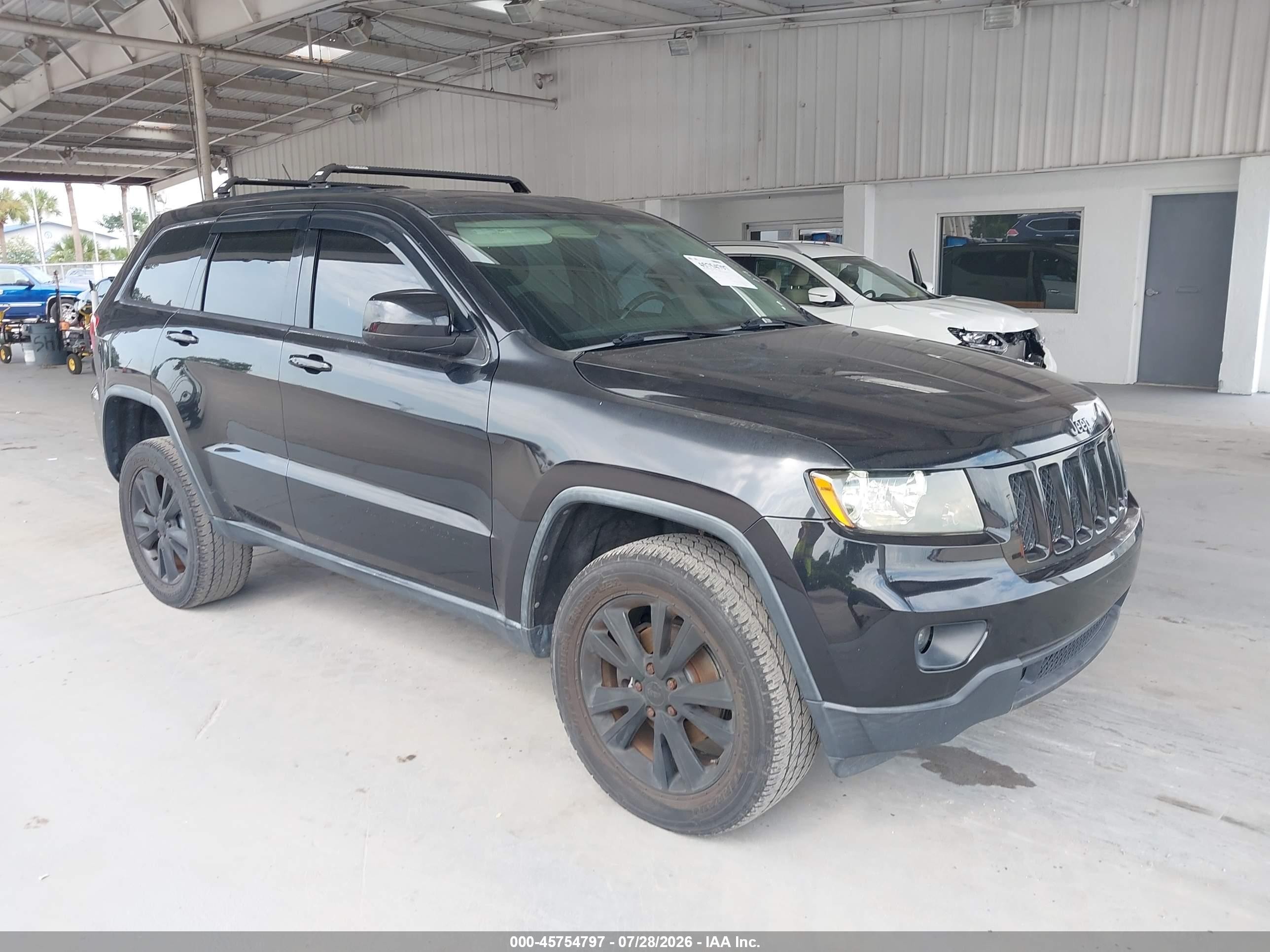 2013 Jeep Grand Cherokee Laredo Trailhawk, VIN 1C4RJFAT2DC577956 — Undercarriage