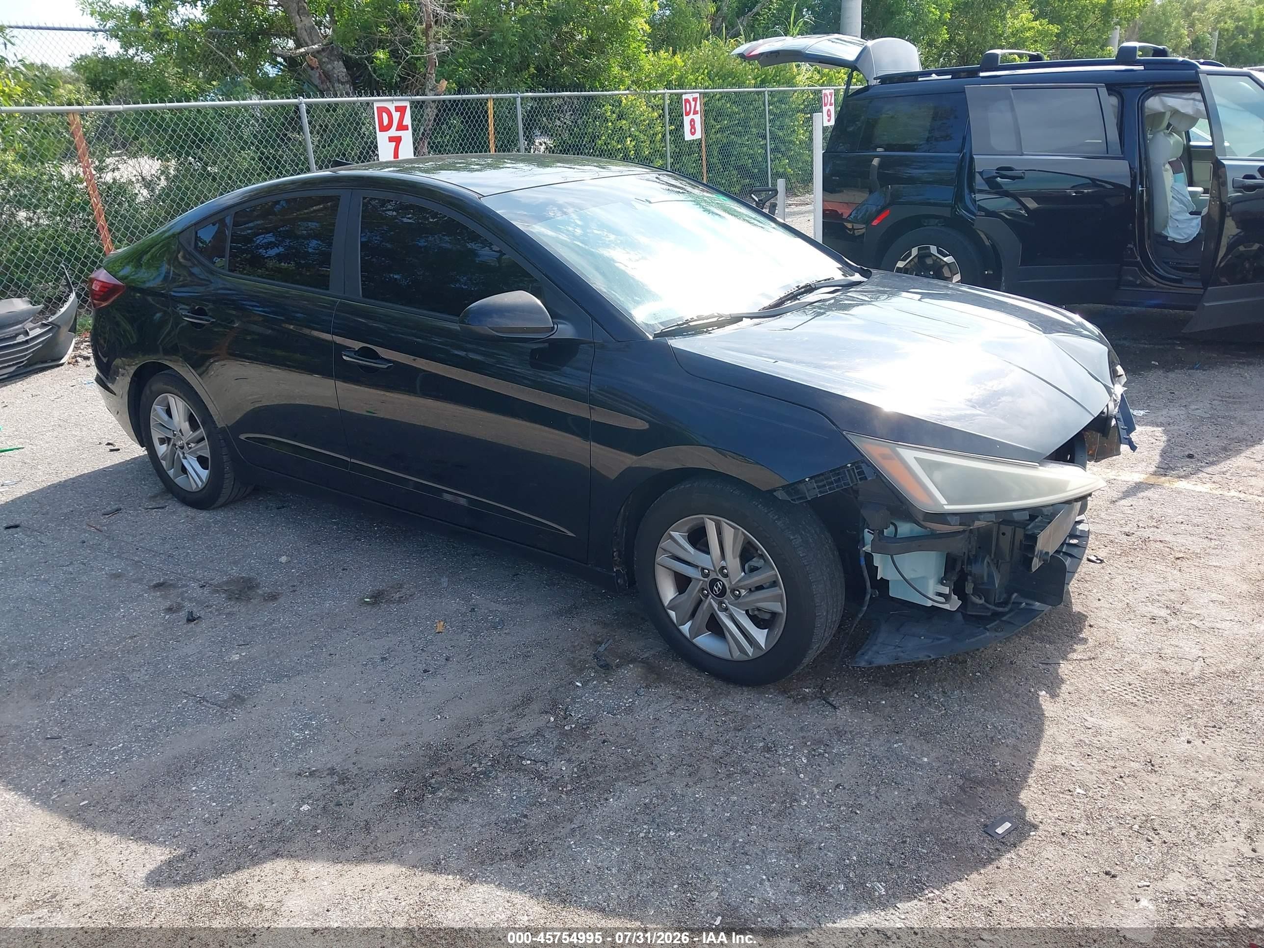 2019 Hyundai Elantra SEL, VIN KMHD84LF0KU842975 — Front end