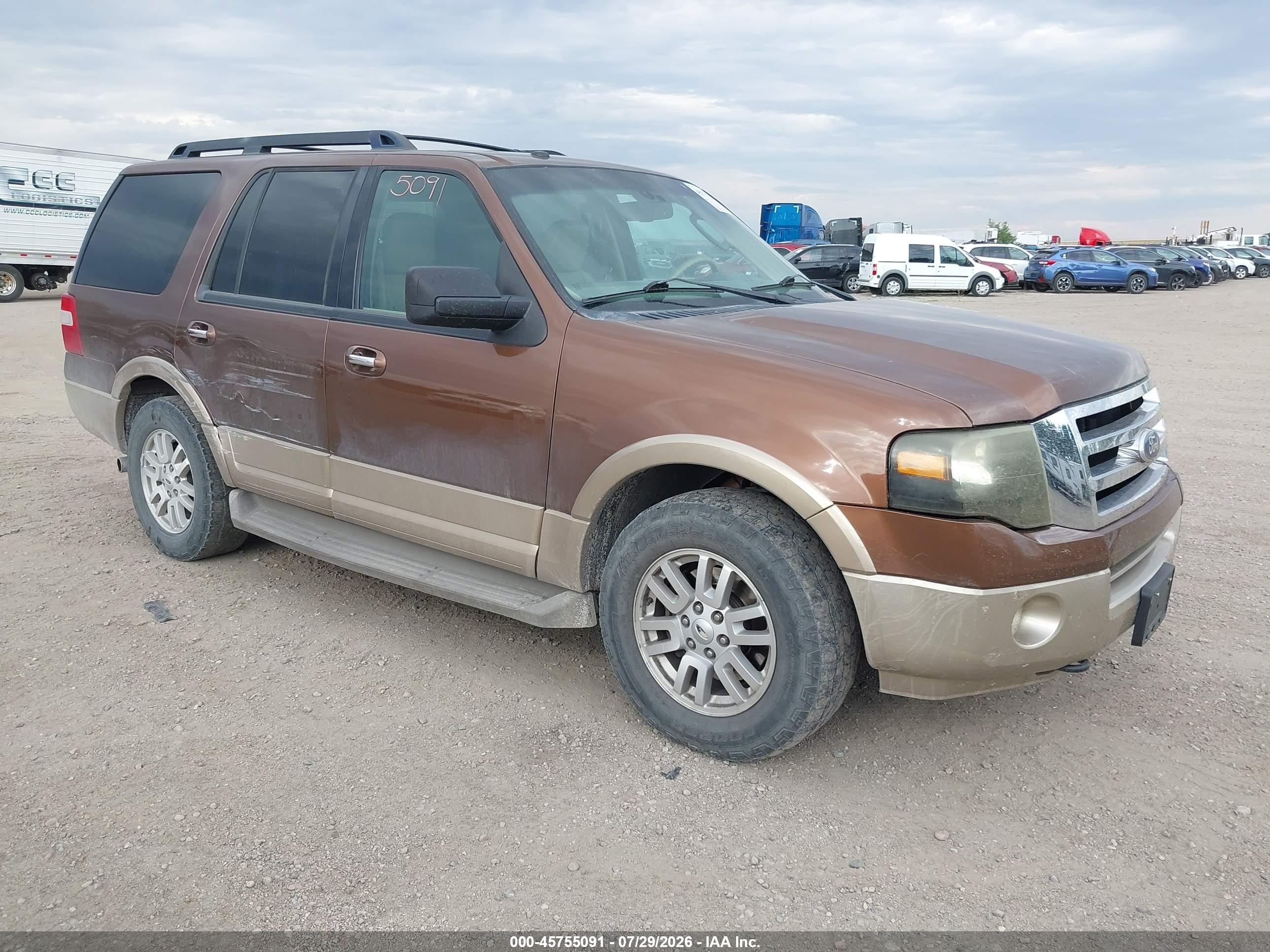 2011 Ford Expedition XLT, VIN 1FMJU1J55BEF04408 — Side