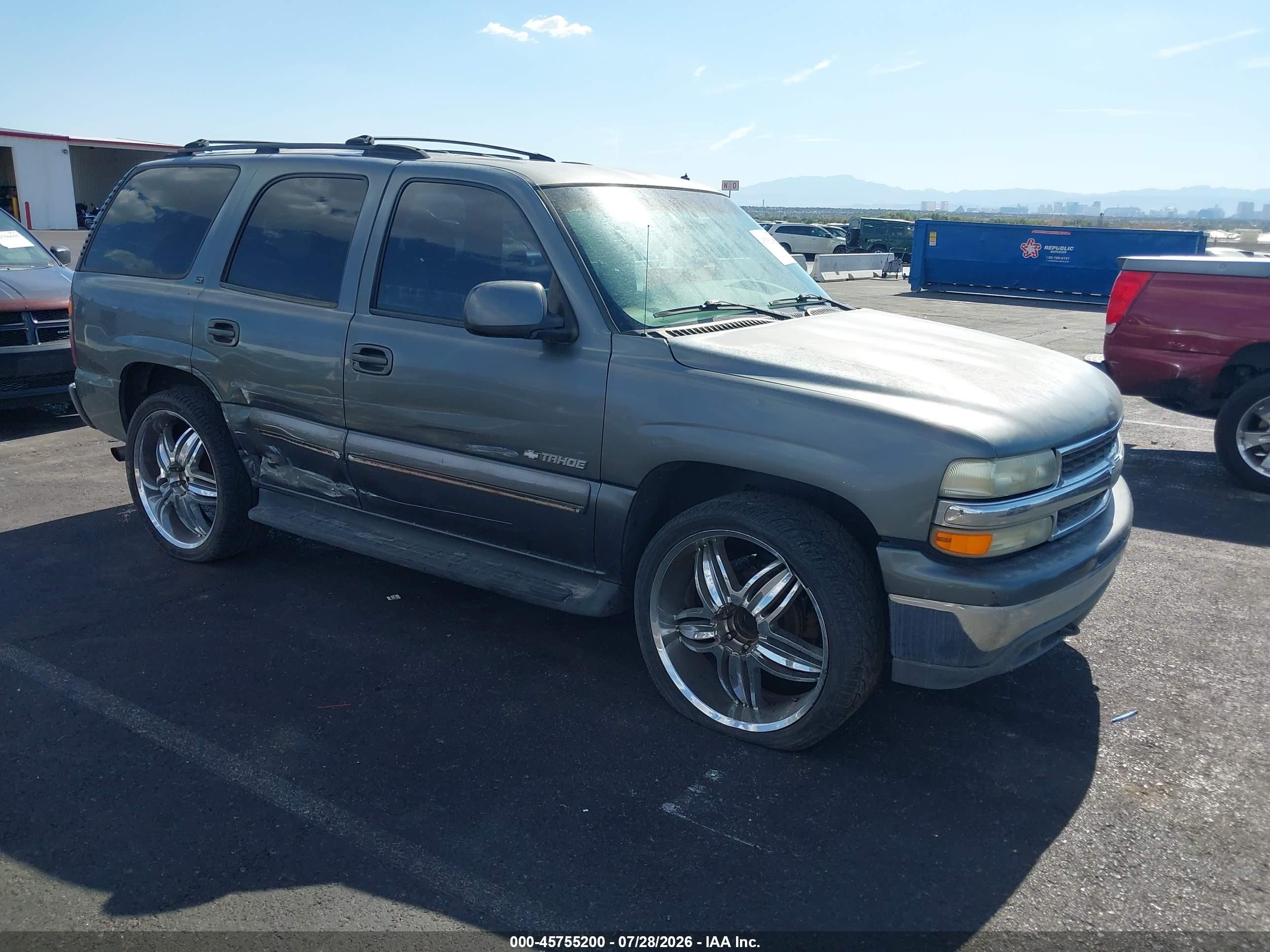 2002 Chevrolet Tahoe LS, VIN 1GNEC13T62R129892 — Normal wear