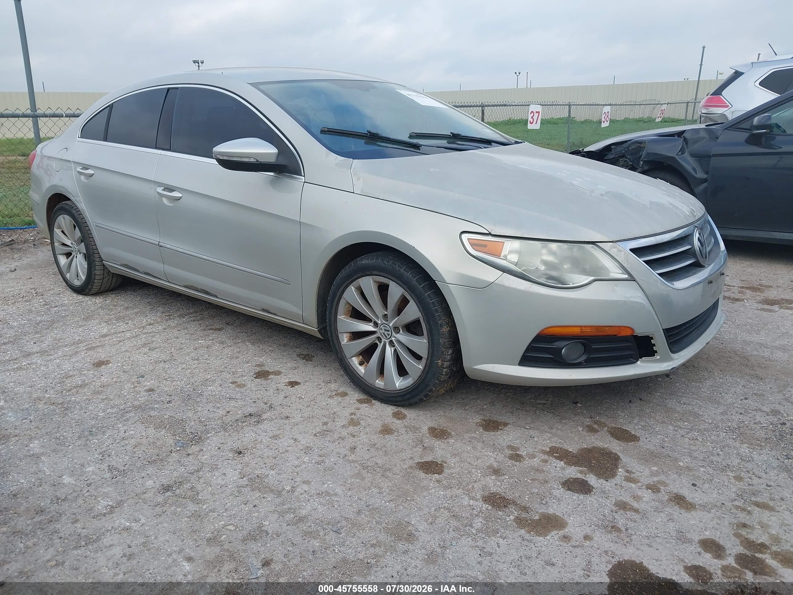 2010 Volkswagen CC Sport, VIN WVWMN7AN9AE535726 — Normal wear
