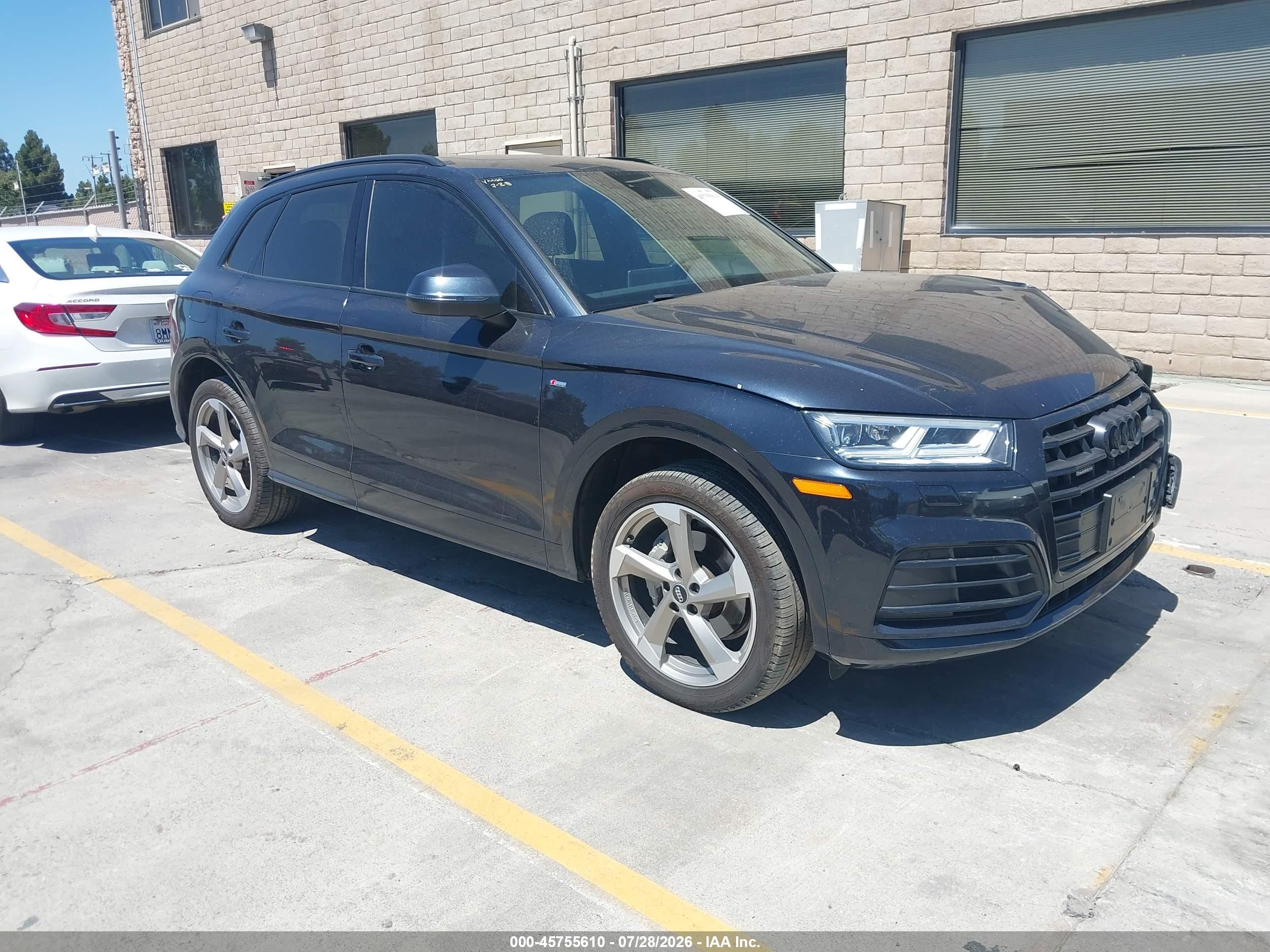 2020 Audi Q5 Titanium Premium Plus, VIN WA1ENAFY4L2077046 — Front end