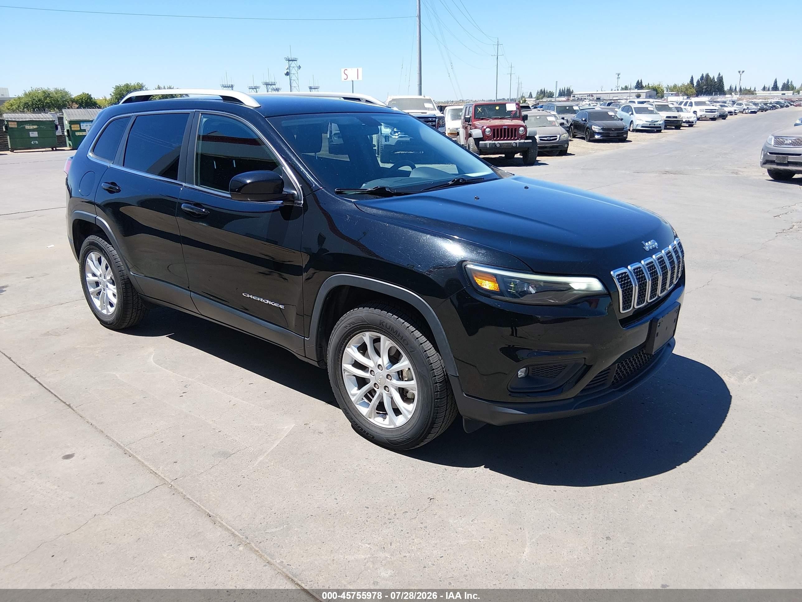 2019 Jeep Cherokee Latitude, VIN 1C4PJMCBXKD449519 — Normal wear