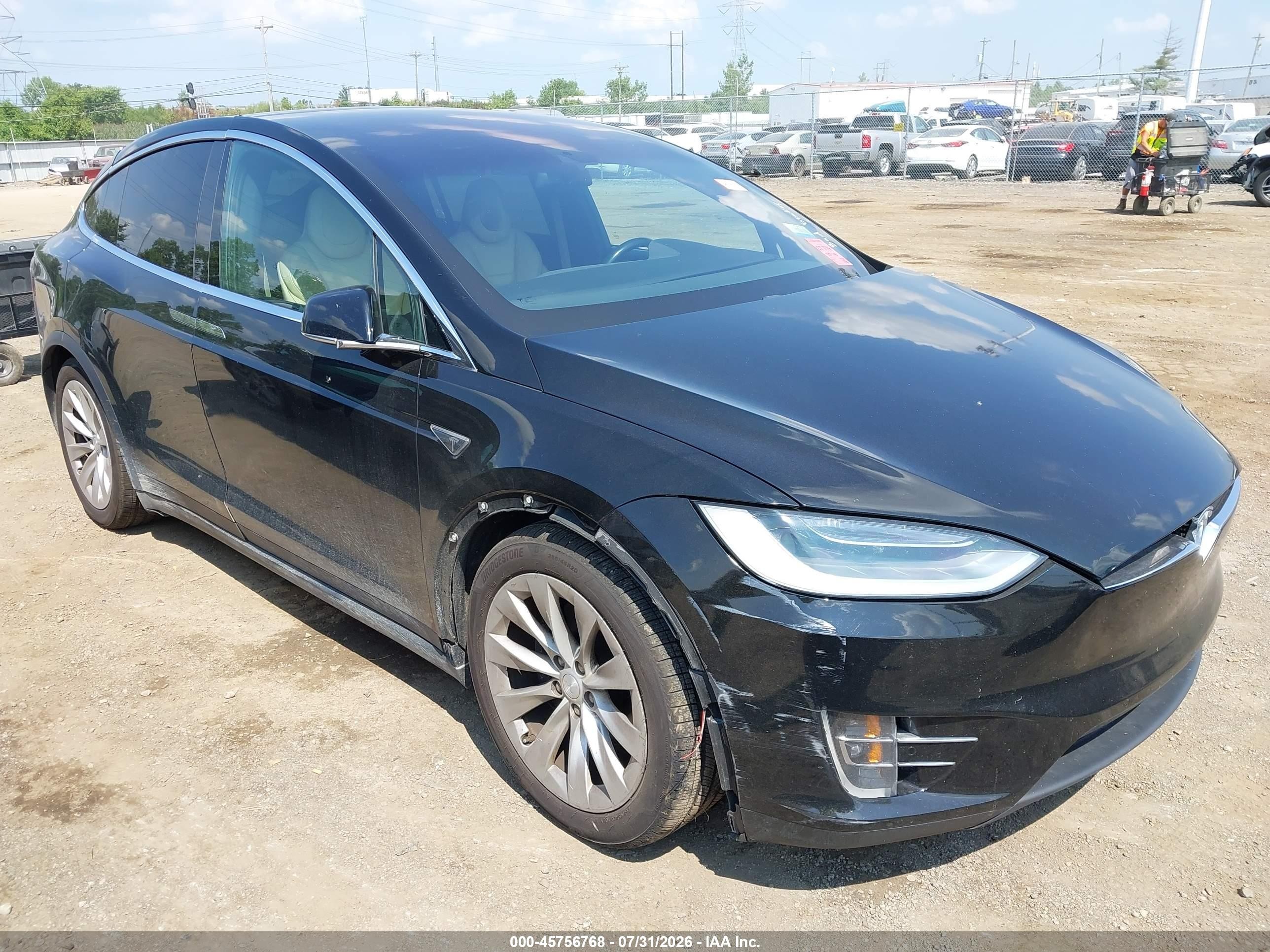2016 Tesla Model X 70D, VIN 5YJXCBE23GF004695 — Front end