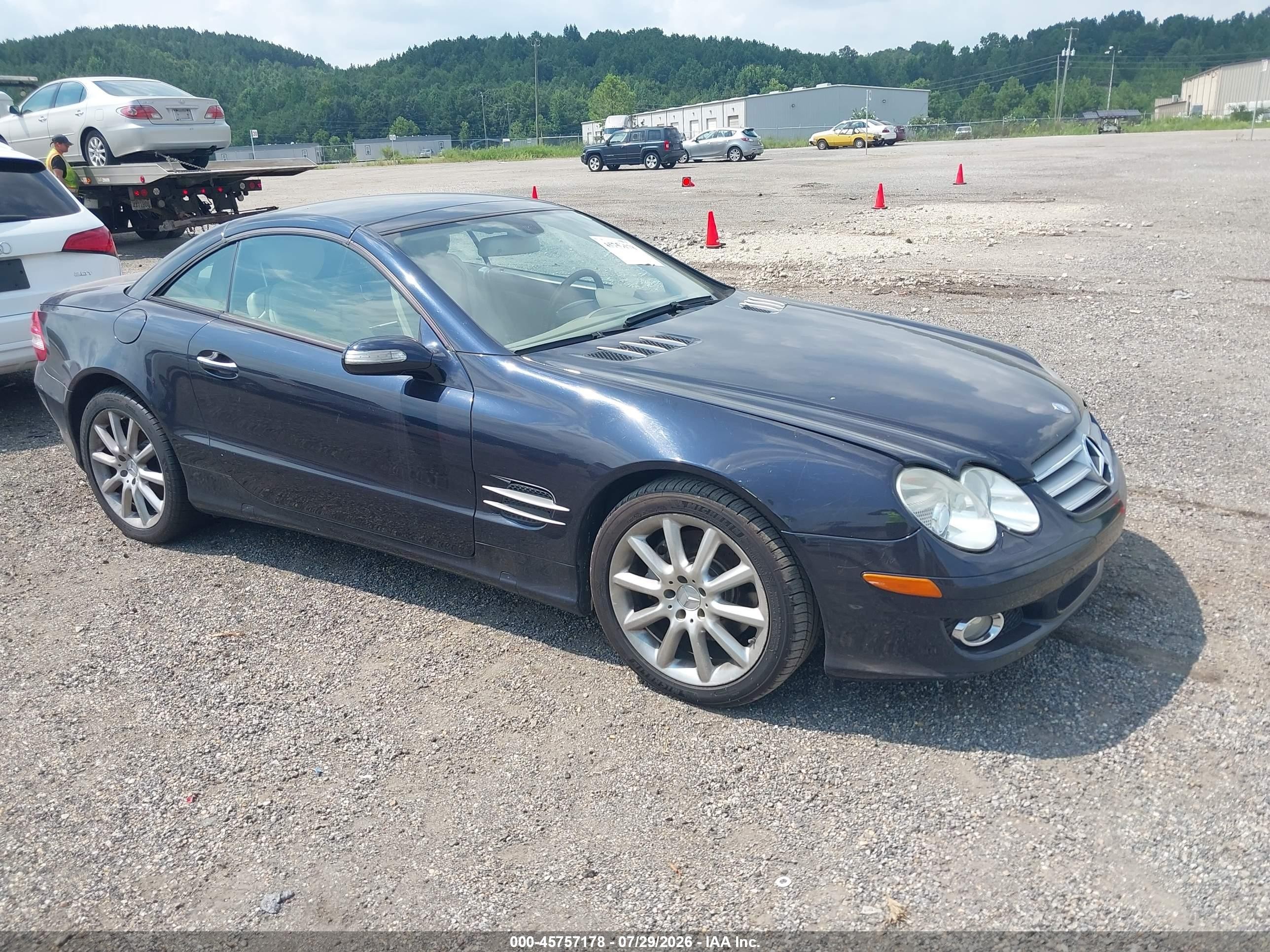 2007 Mercedes-Benz SL 550, VIN WDBSK71F77F126117 — Normal wear
