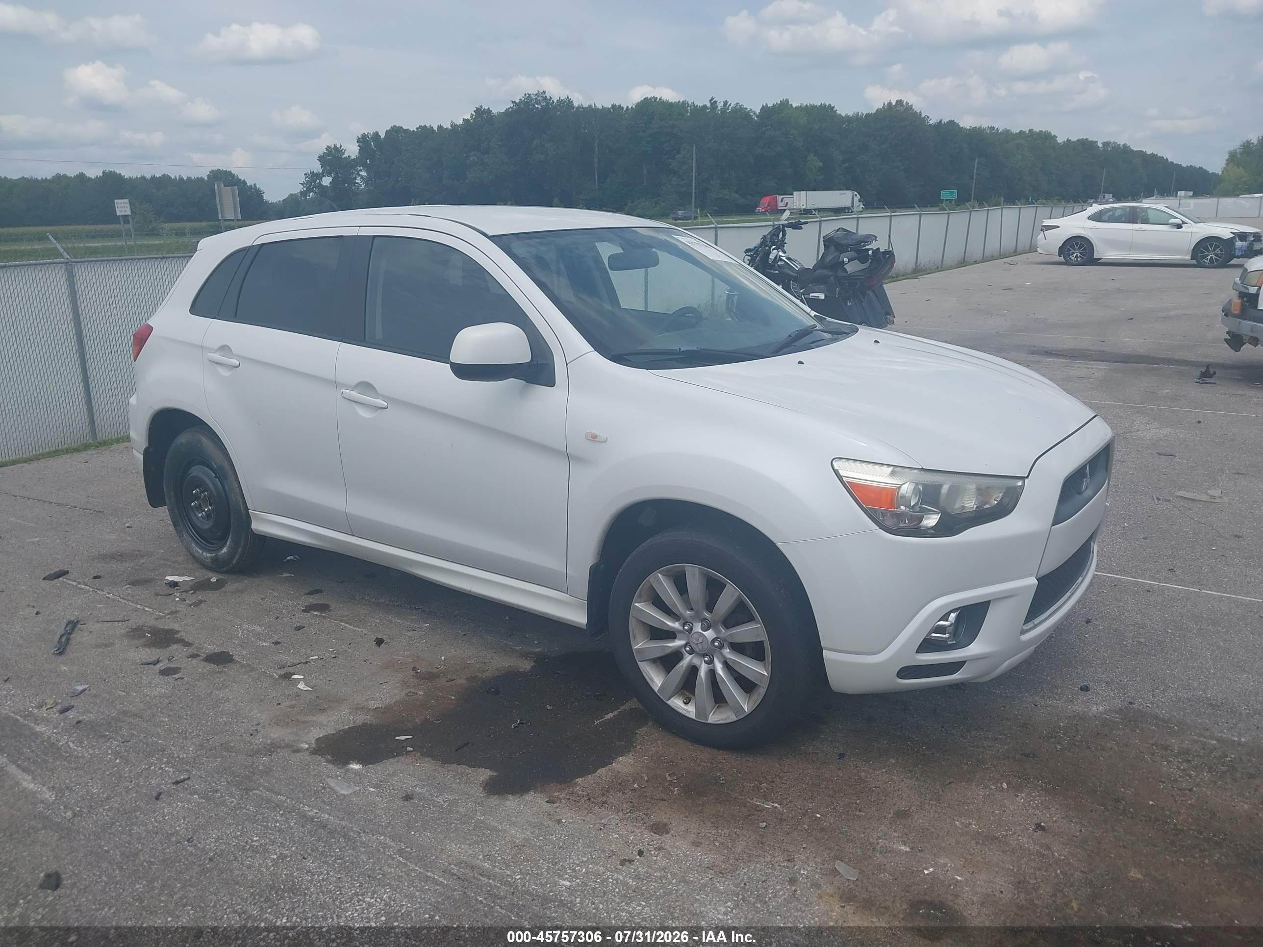 2011 Mitsubishi Outlander SE, VIN JA4AP4AU7BZ005634 — Normal wear