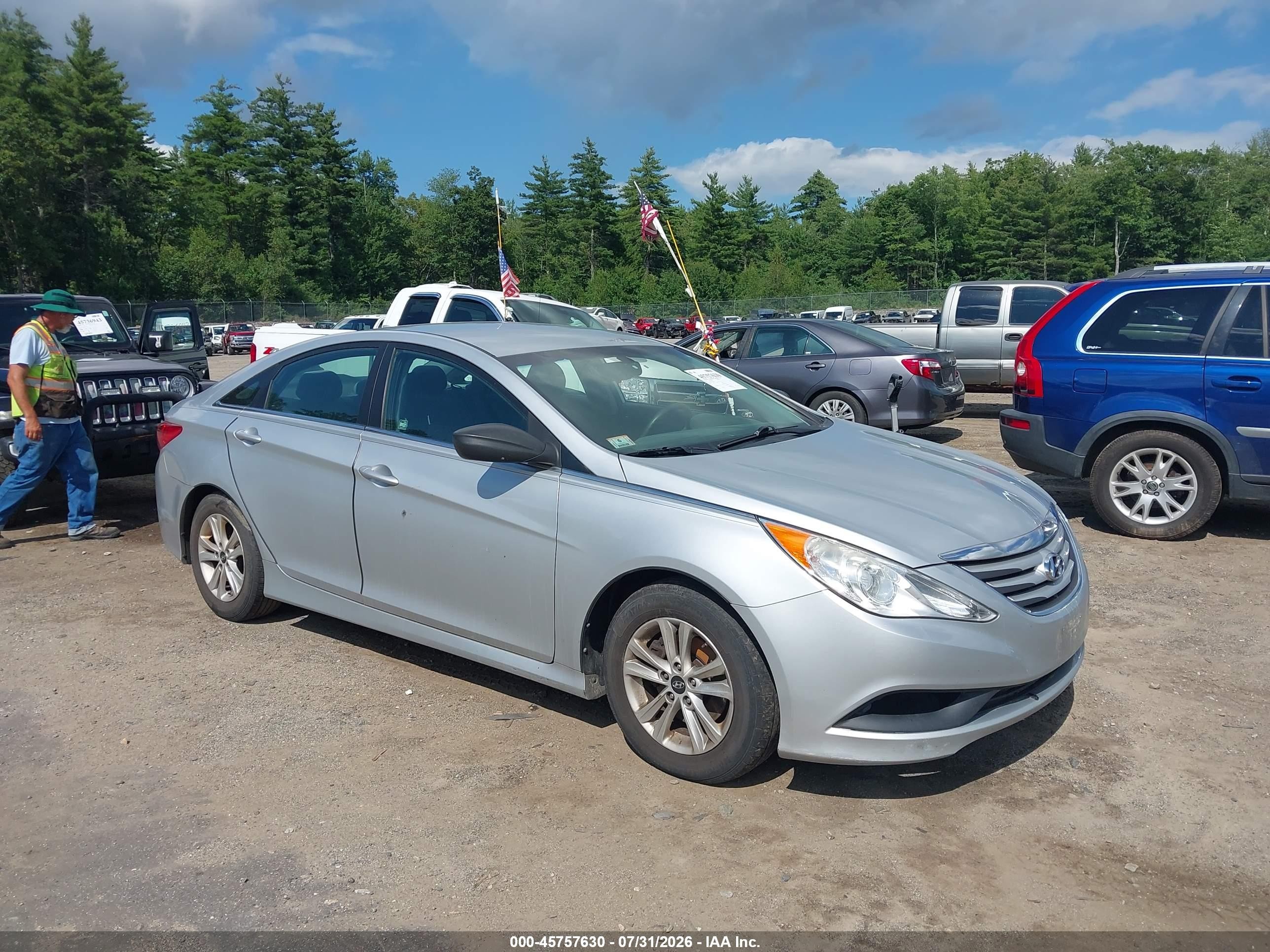 2014 Hyundai Sonata GLS, VIN 5NPEB4AC9EH842443 — Engine fire