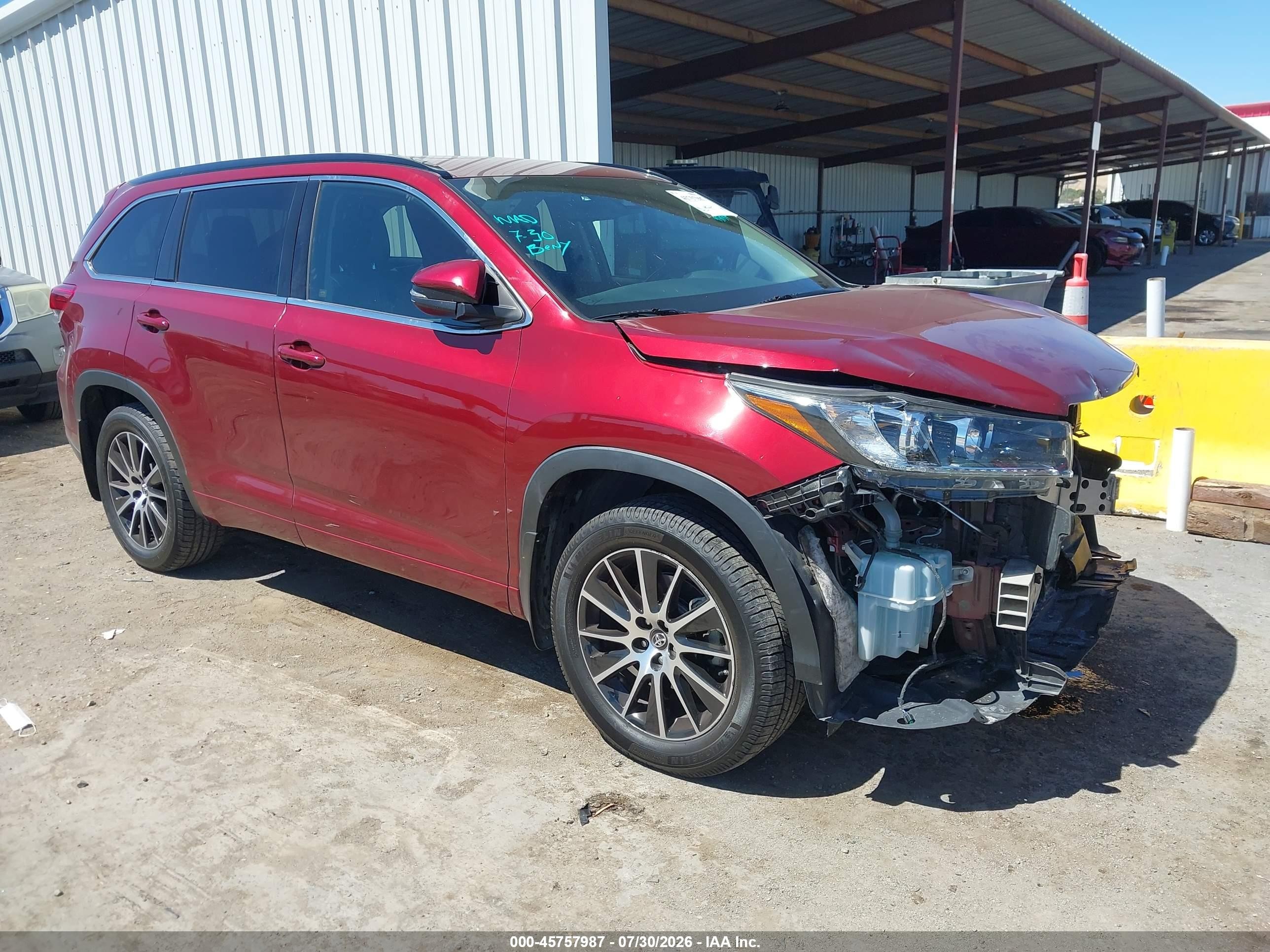 2017 Toyota Highlander XLE, VIN 5TDJZRFH4HS483044 — Front end