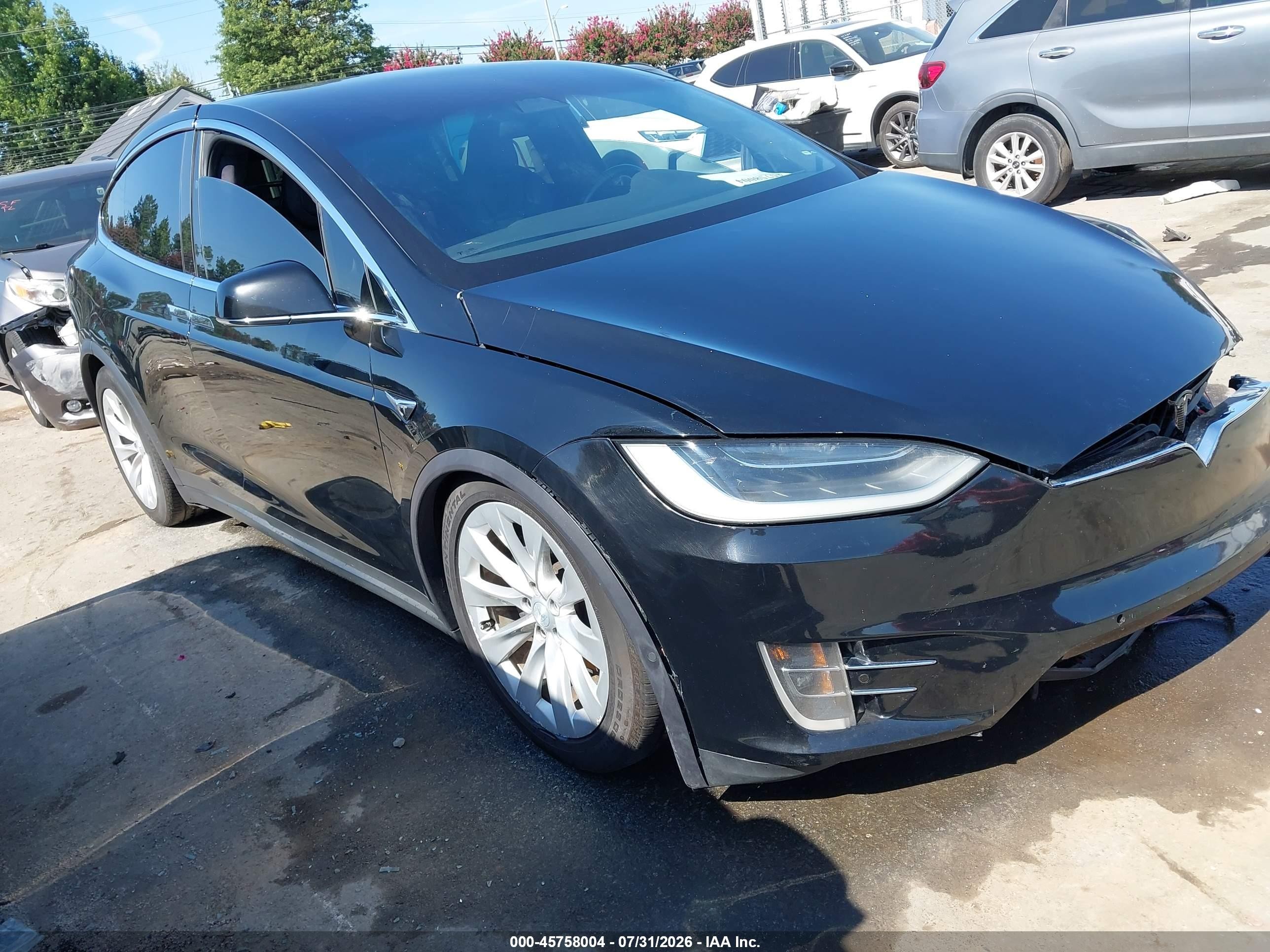 2017 Tesla Model X 90D, VIN 5YJXCAE2XHF077364 — Front end