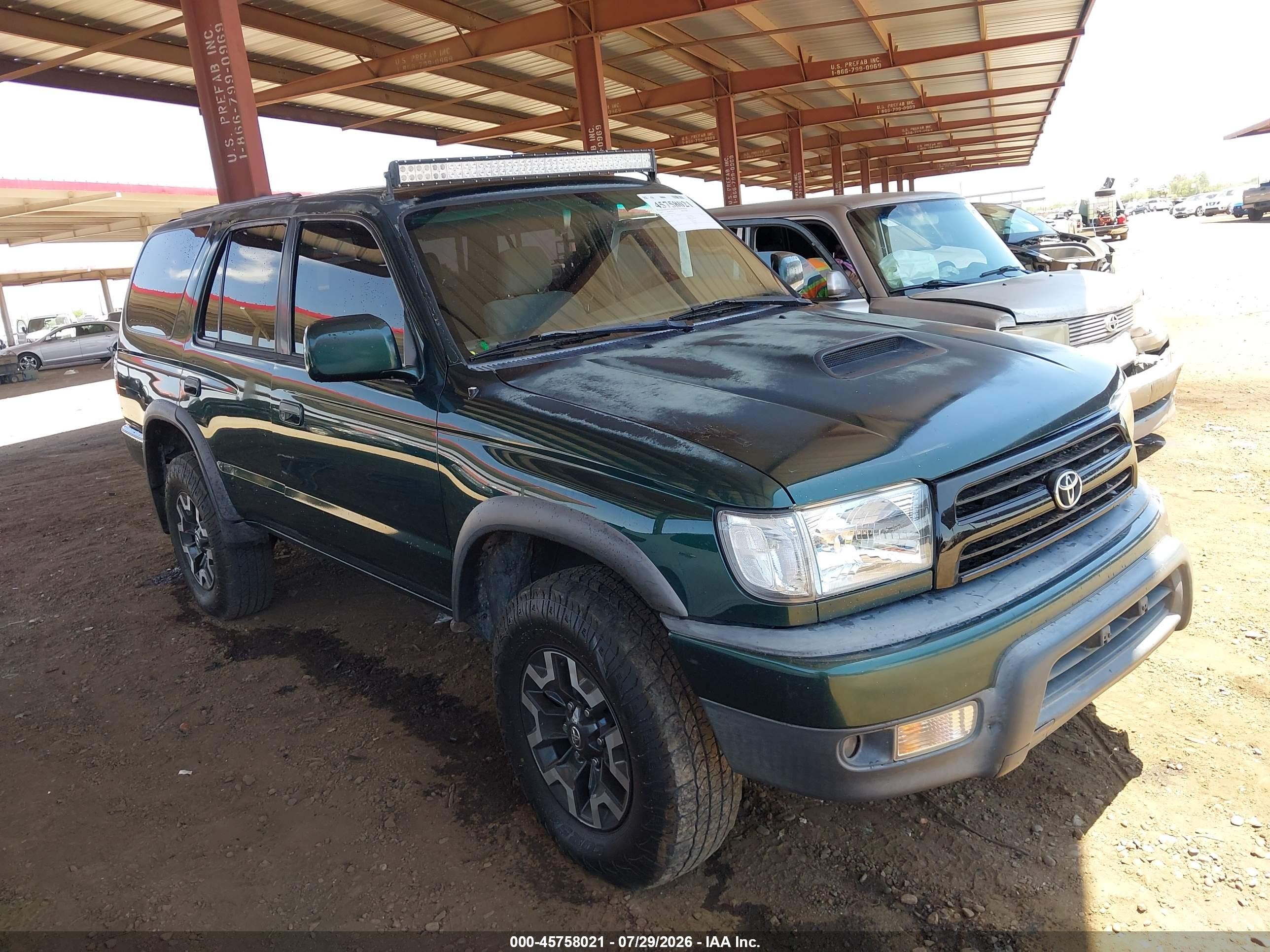 1999 Toyota 4Runner SR5, VIN JT3GN86RXX0133254 — Front end