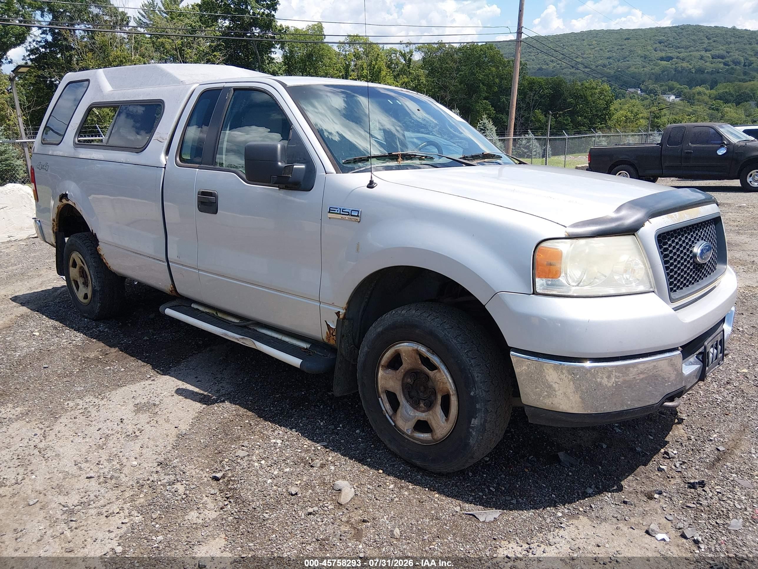 2005 Ford F-150 XL, VIN 1FTRF14WX5NB04998 — Normal wear