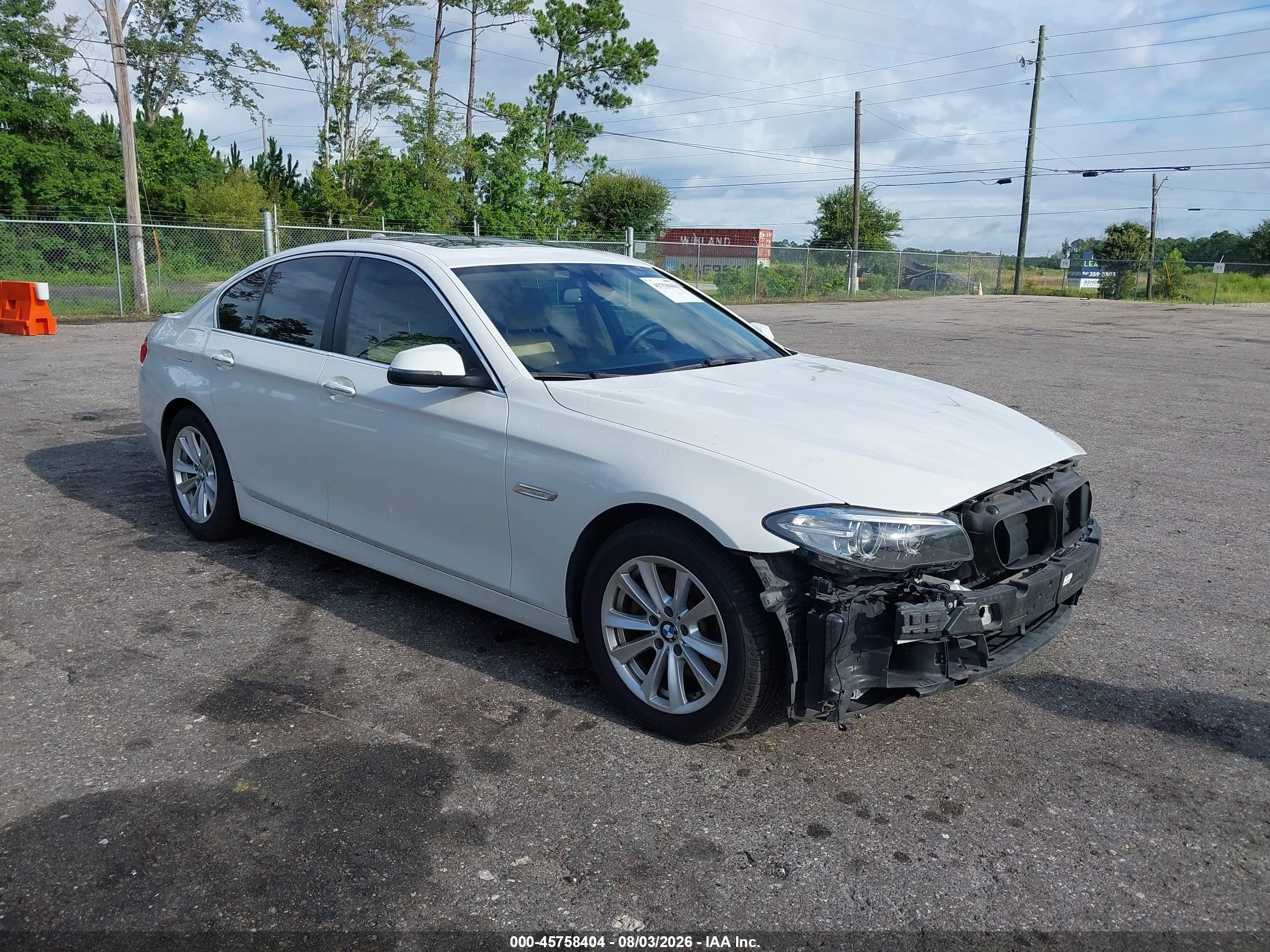 2015 BMW 5 Series 528i, VIN WBA5A5C58FD516872 — Front end